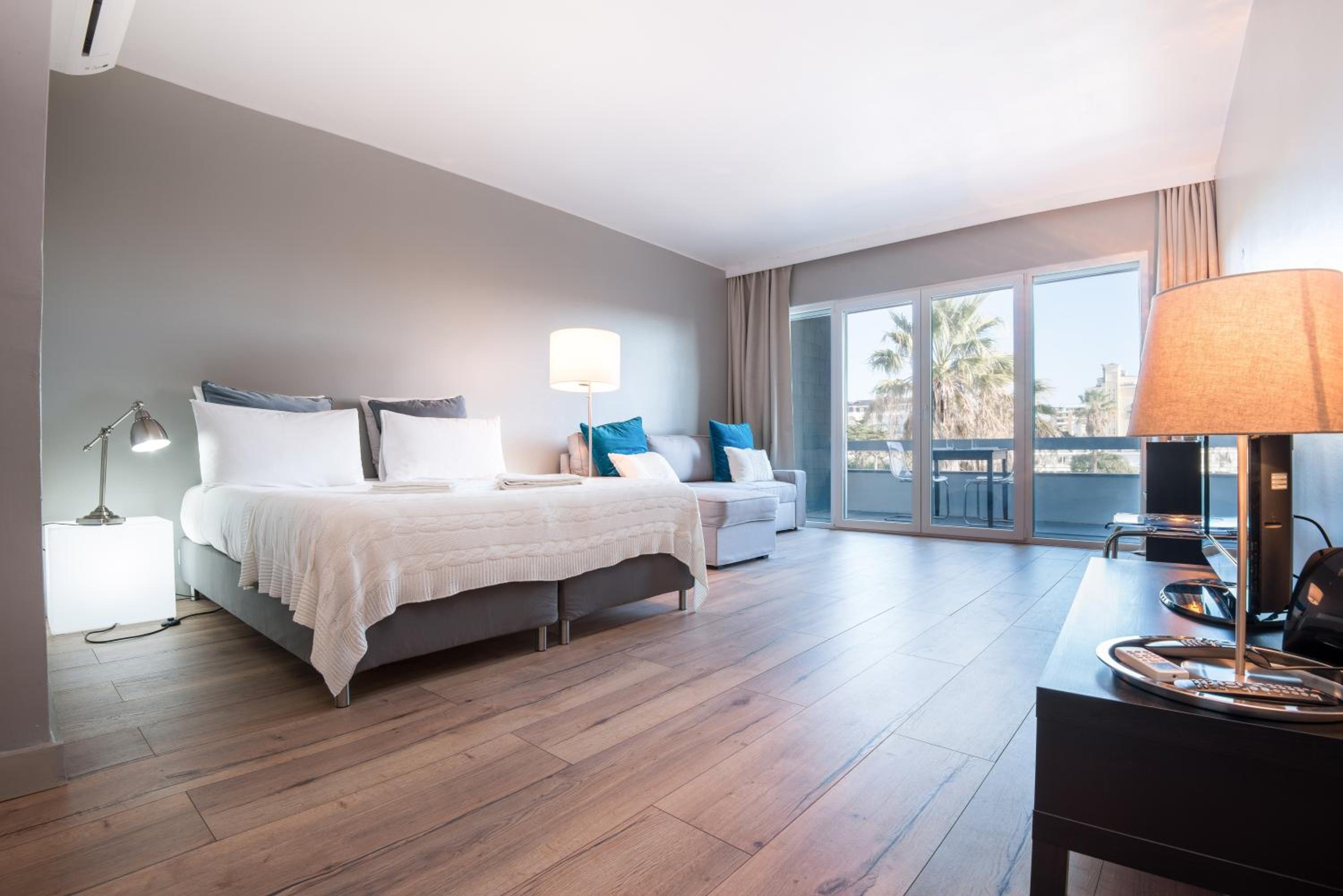 Studio Apartment with Sea View photo 2