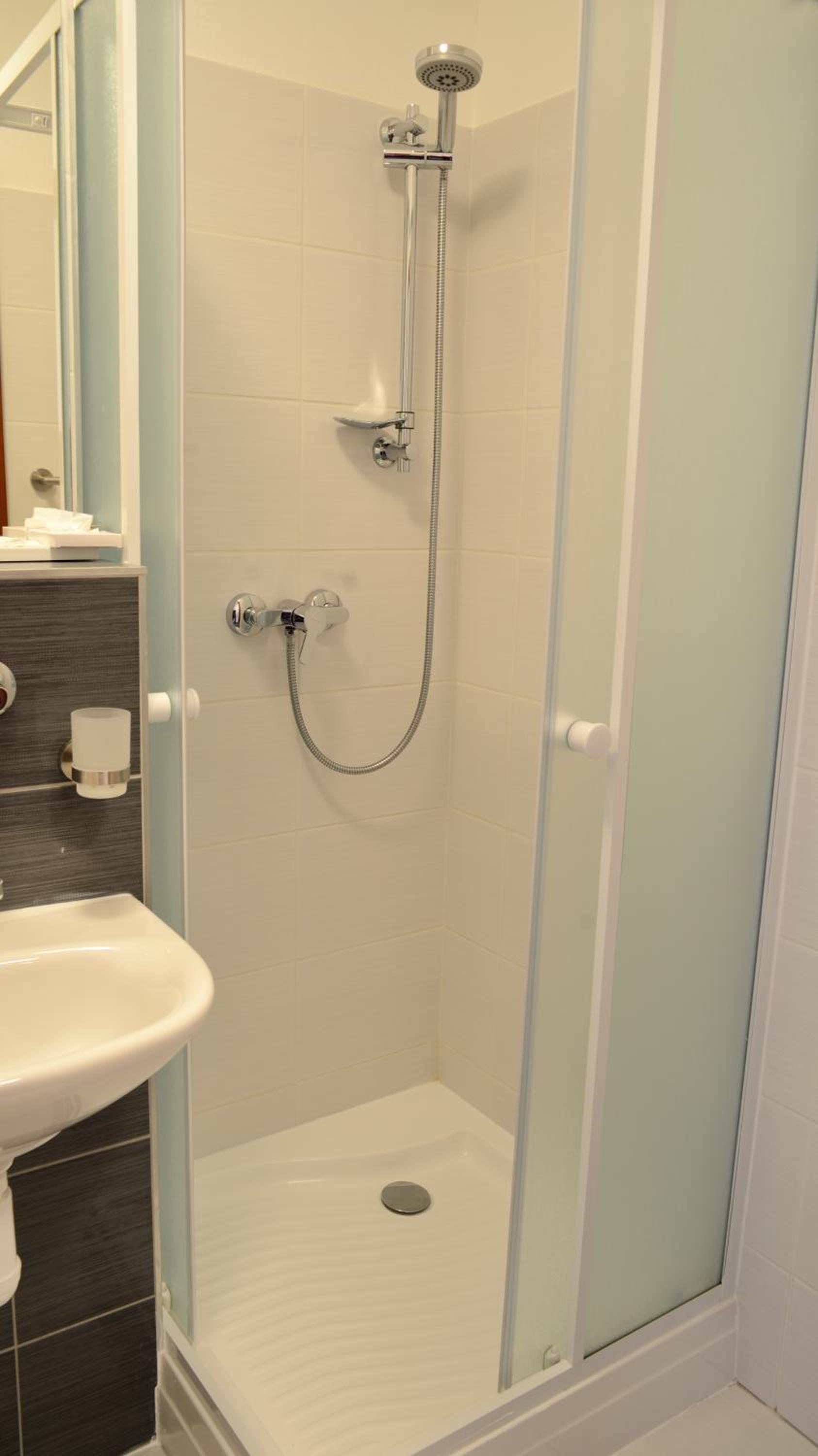 Double or Twin Room - Photo 2