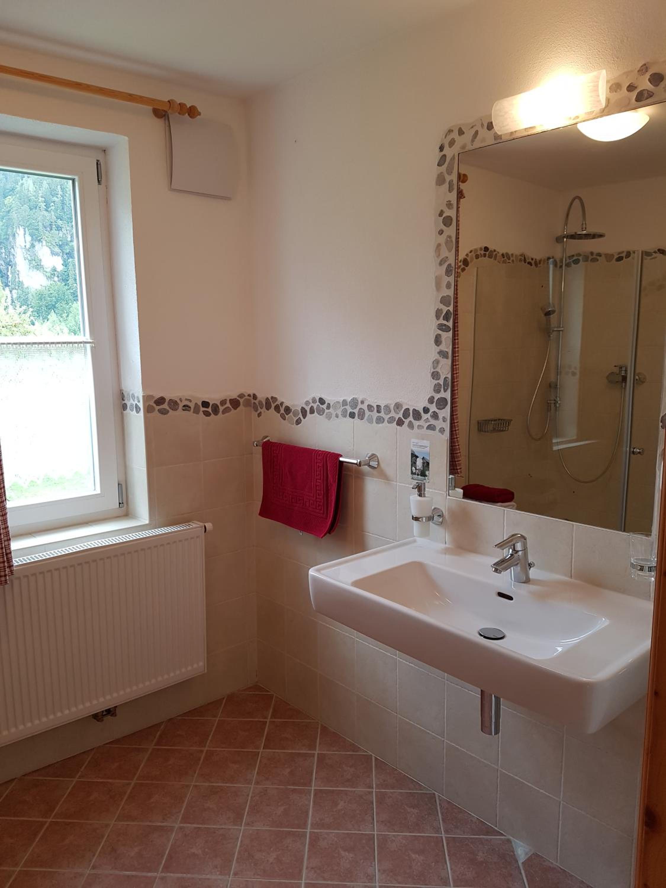 Deluxe Double Room with Shower - Photo 4