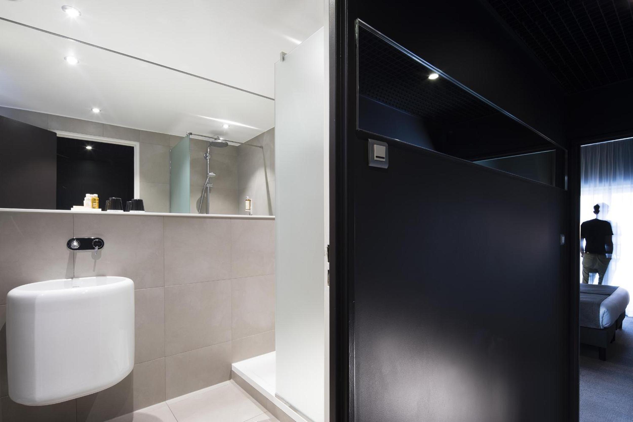 Standard Double Room - Photo 7