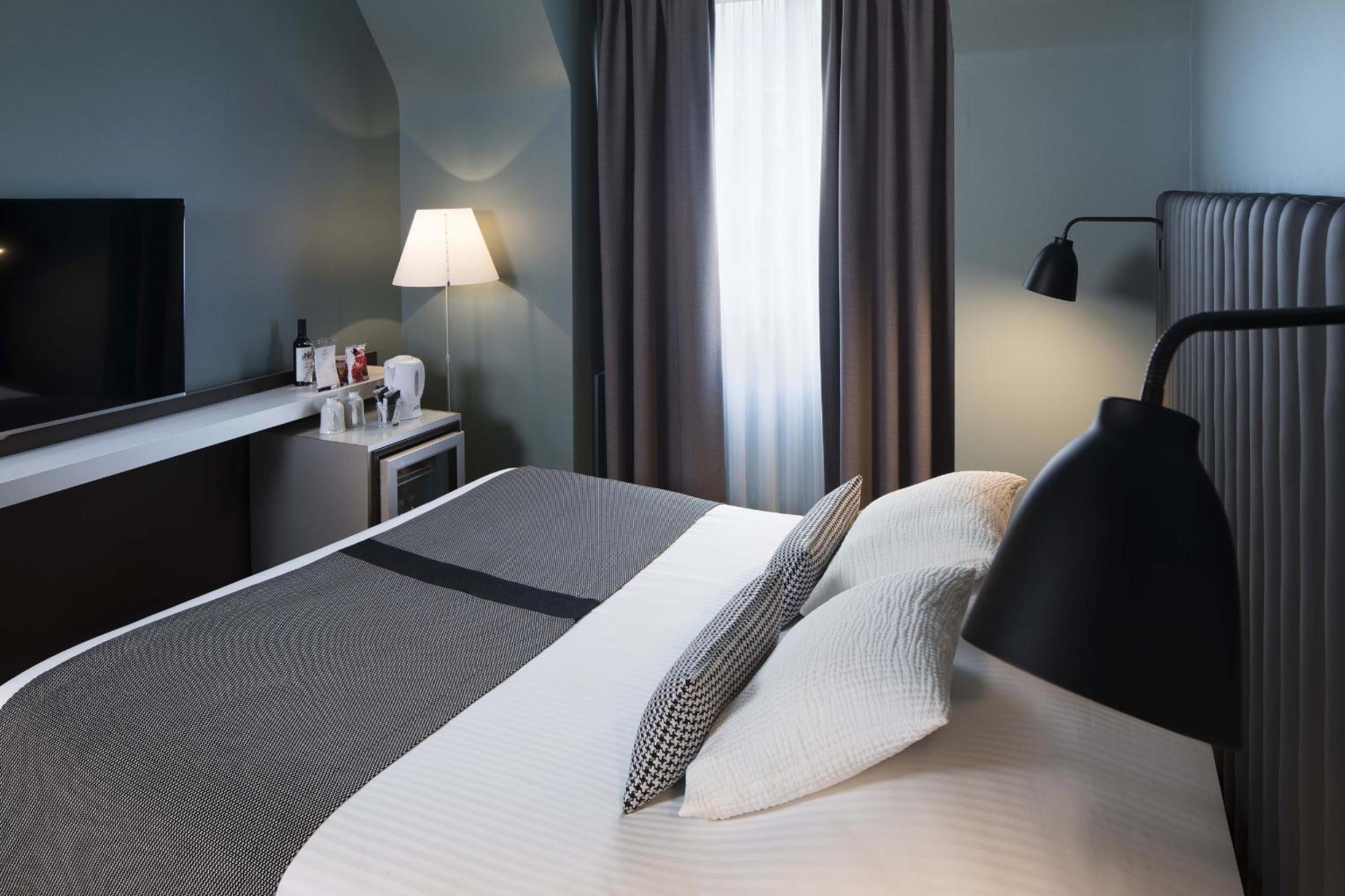 Standard Double Room - Photo 9