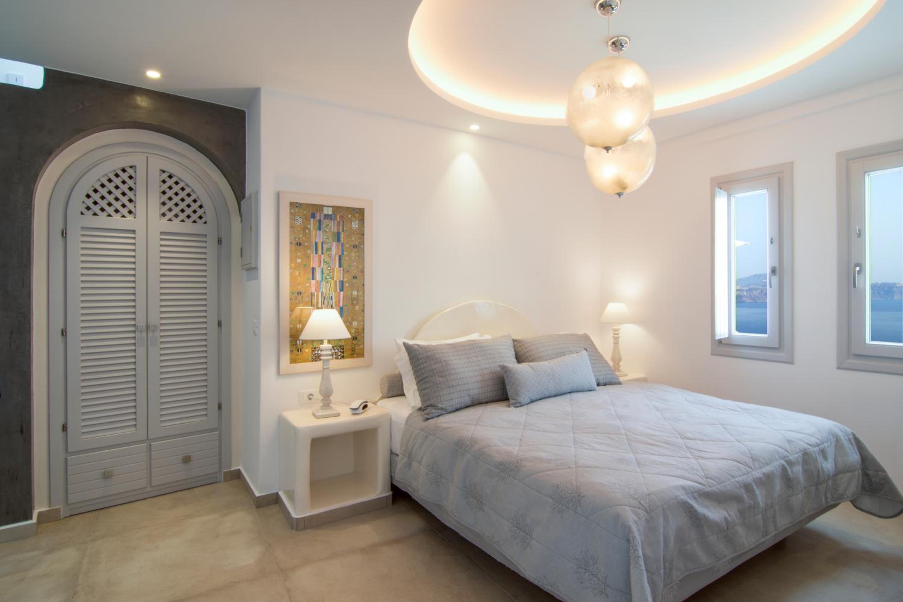 Maisonette Suite with Outdoor Hot Tub & Caldera View