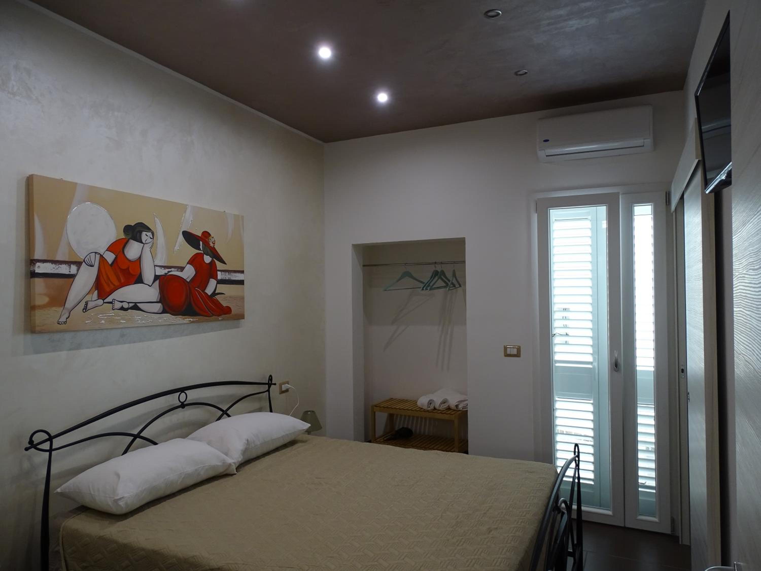 Standard Queen Room photo 3