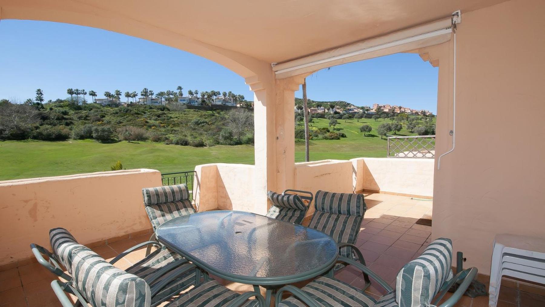 Apartamento con vista a la piscina