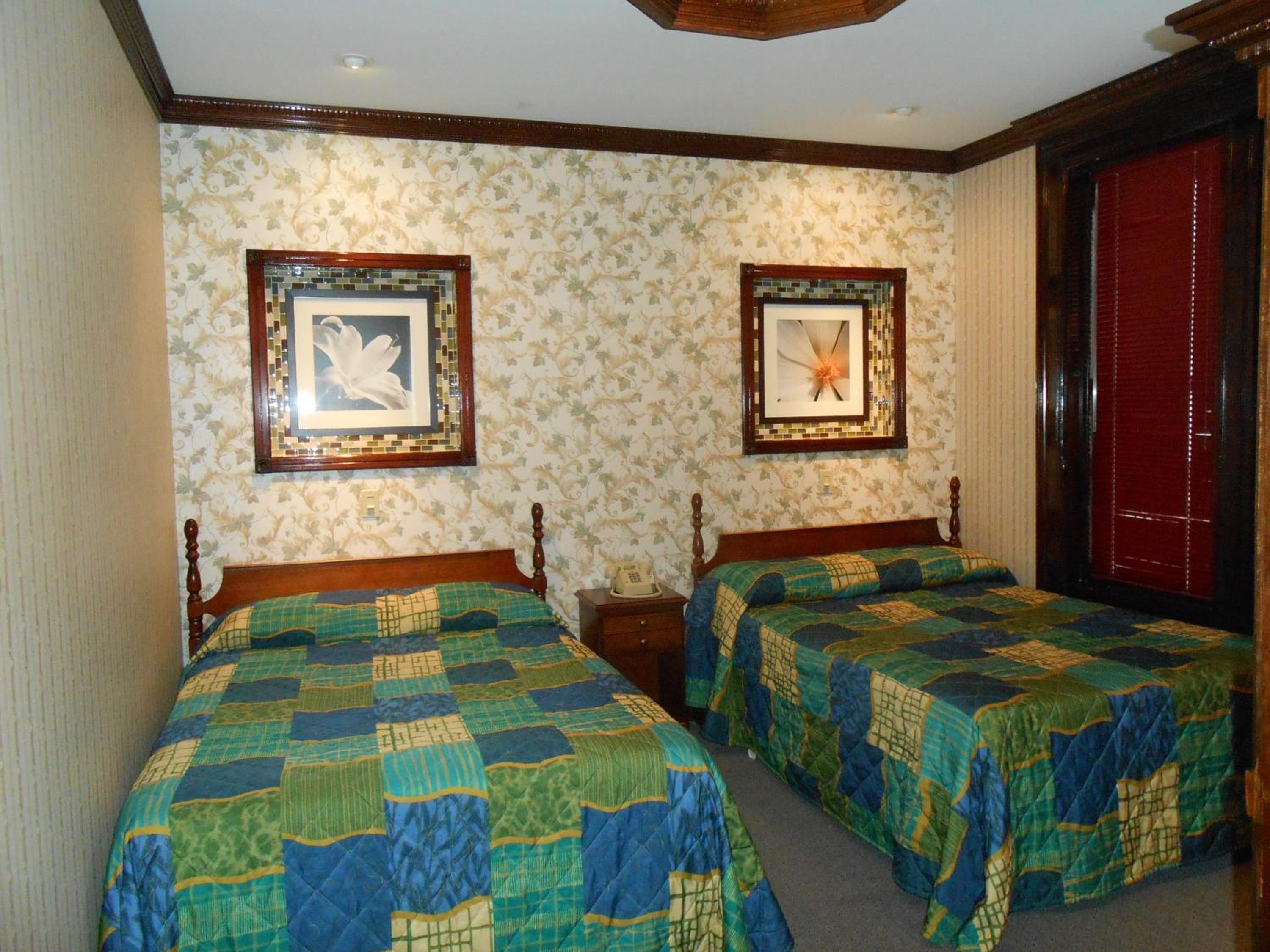 Twin Room with Shared Bathroom photo 3