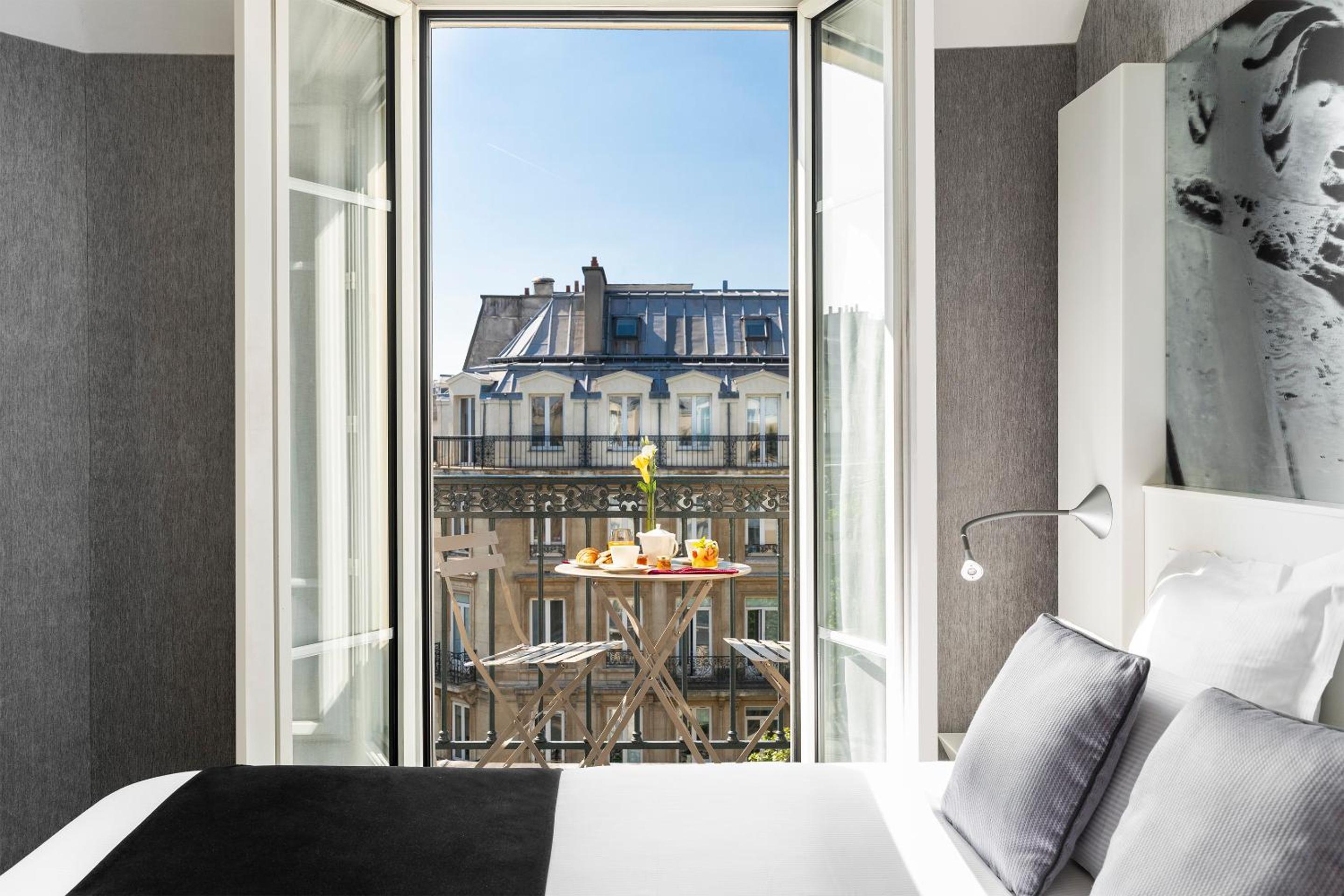 Classic Twin Room with Balcony