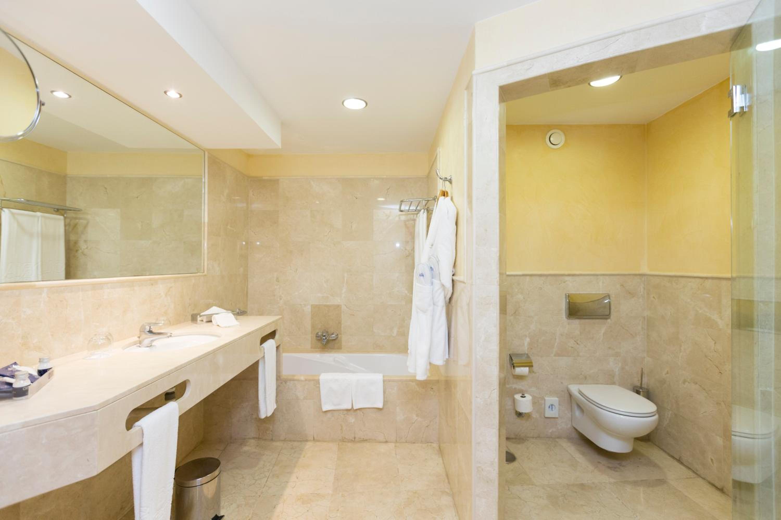  Twin Room with Sea View for Single Use (1 Adult) photo 3