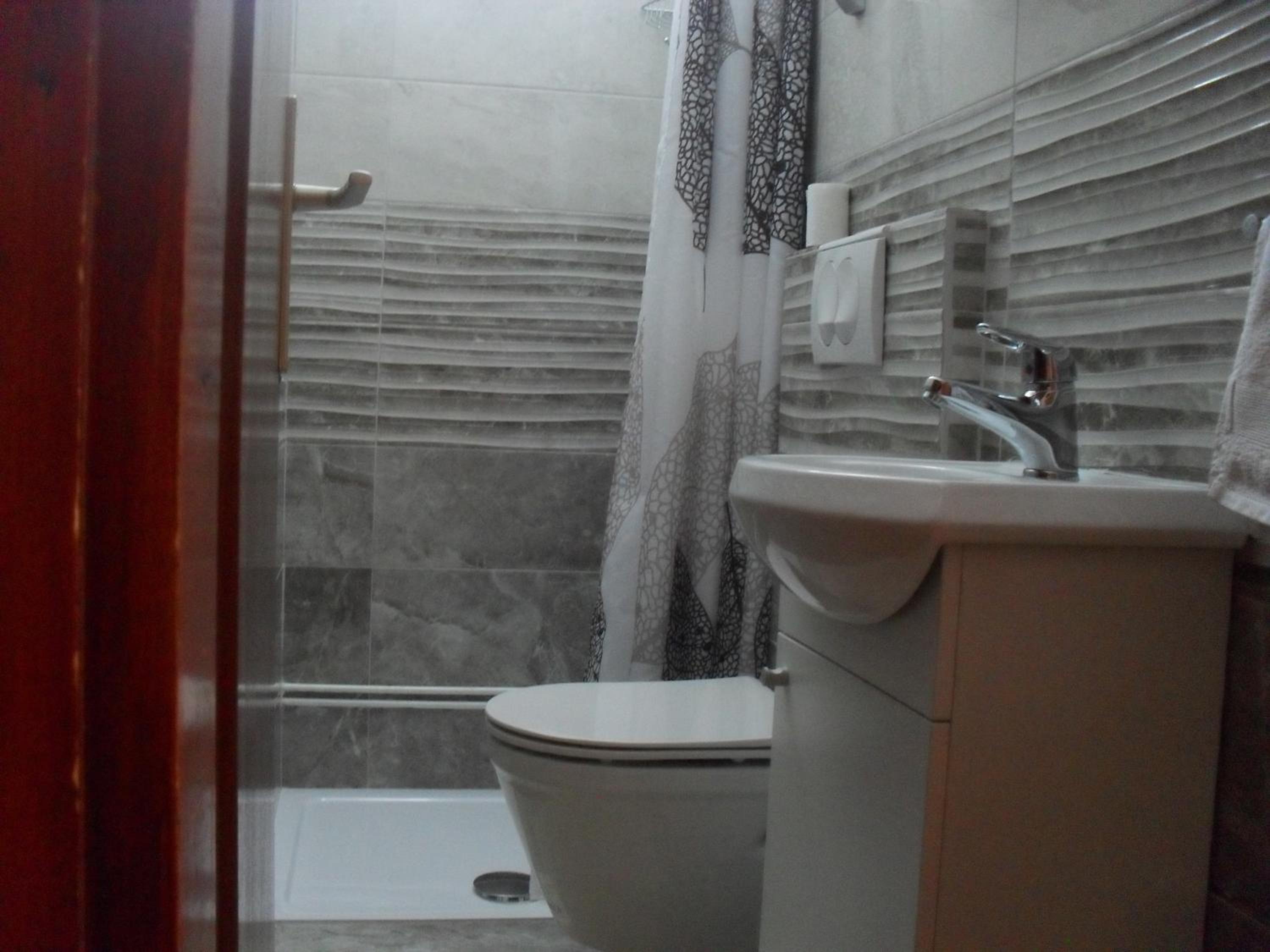 Standard Double Room - Photo 6