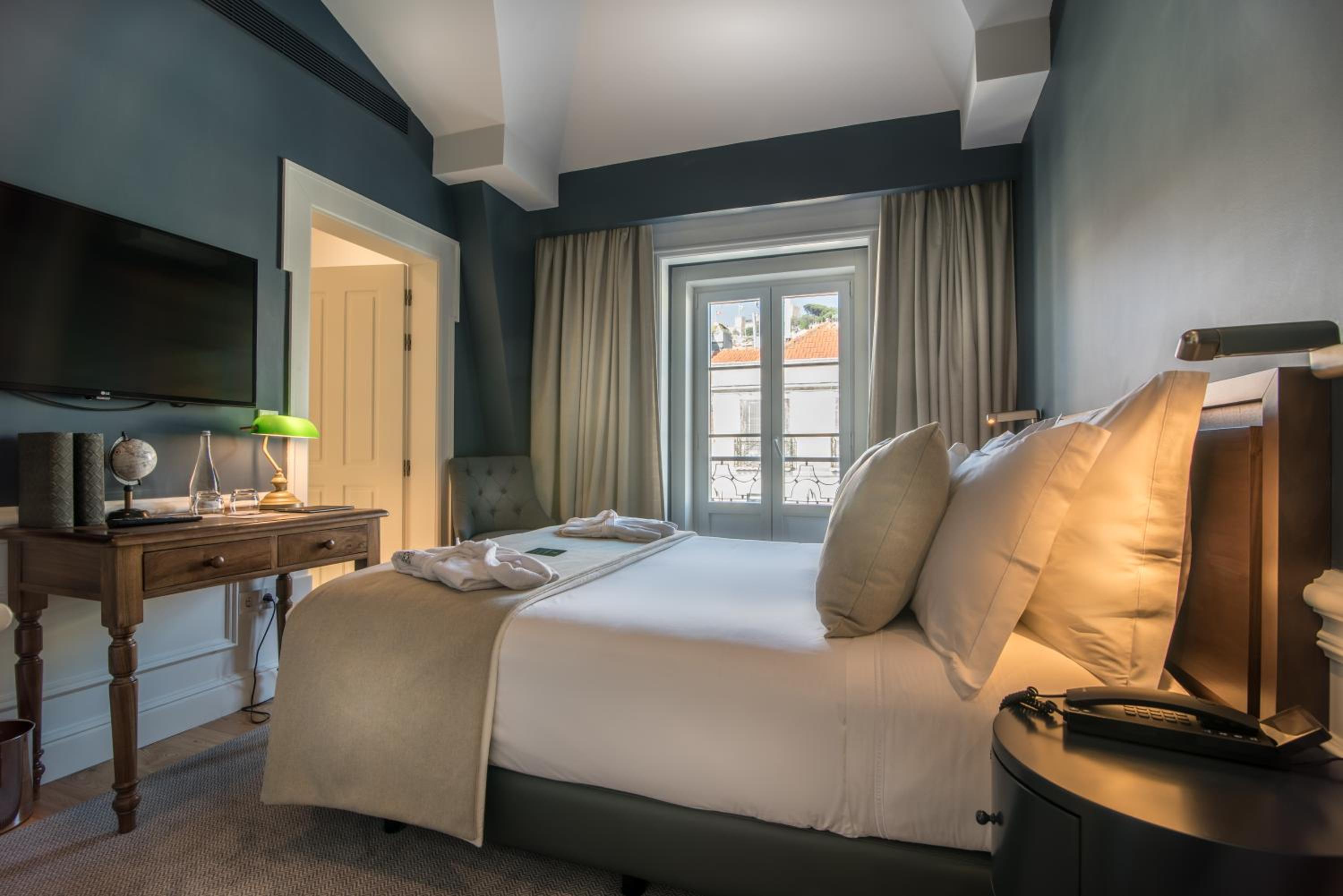 Classic Double or Twin Room with City View