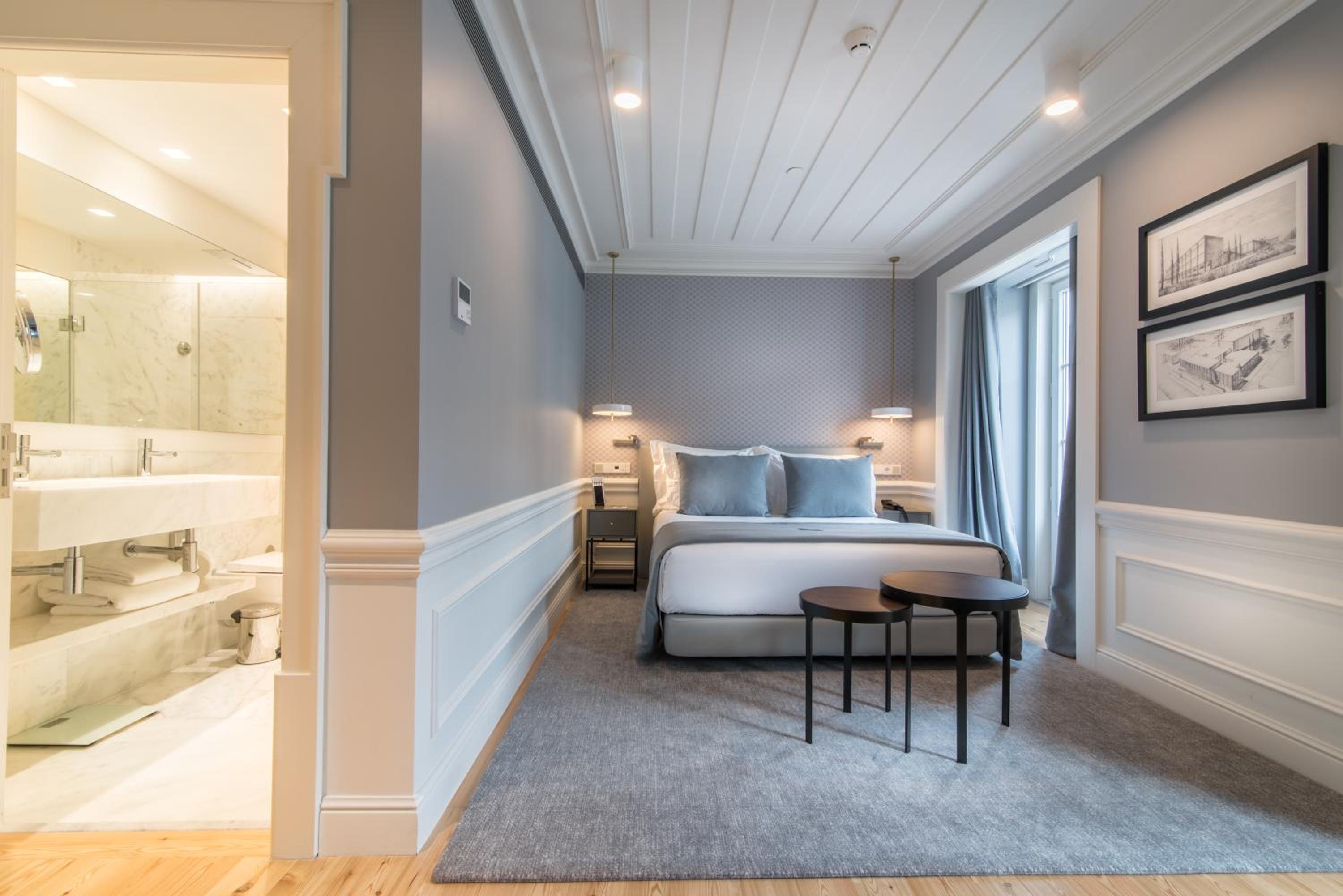 Deluxe Double or Twin Room with City View