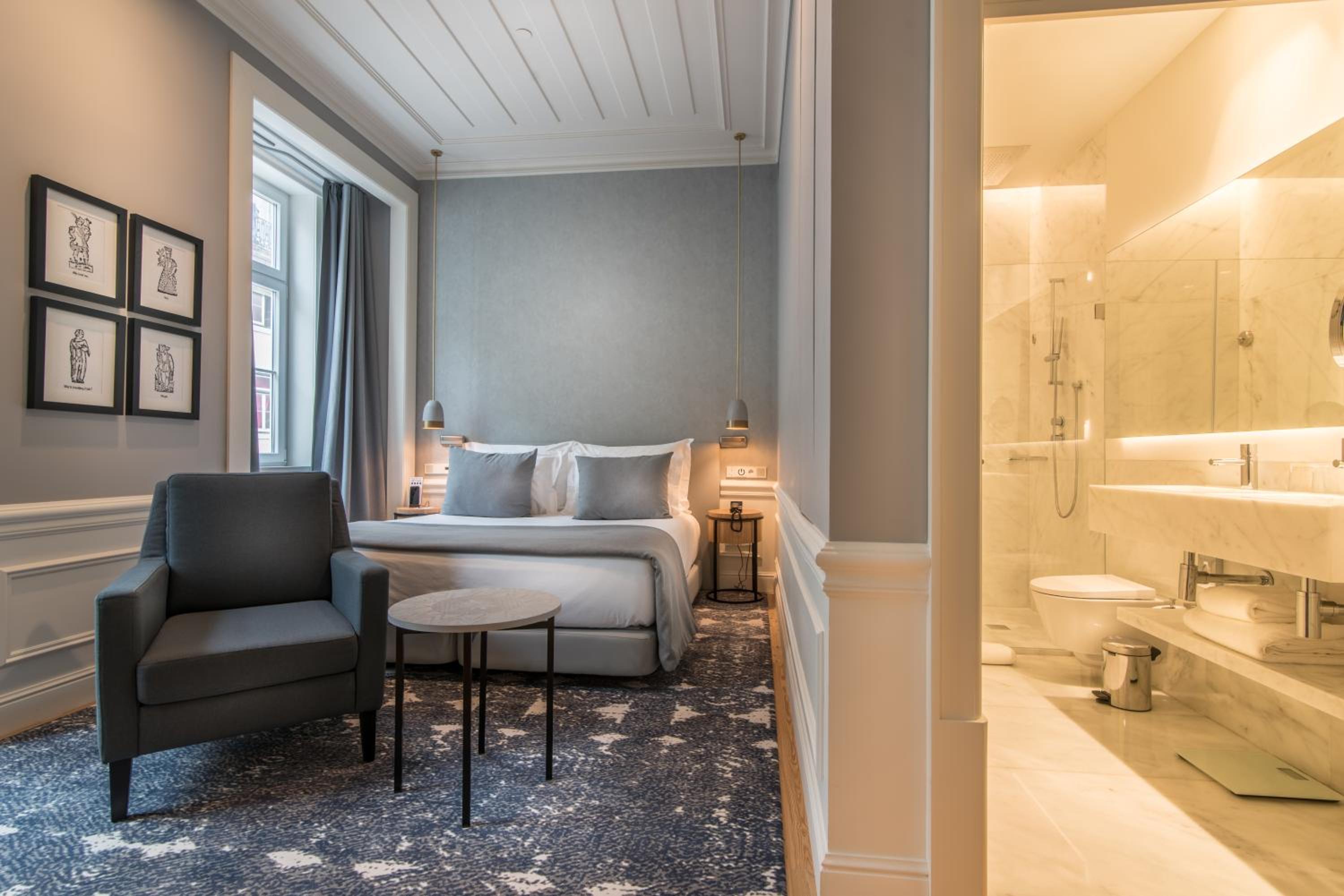 Deluxe Double or Twin Room with City View photo 2