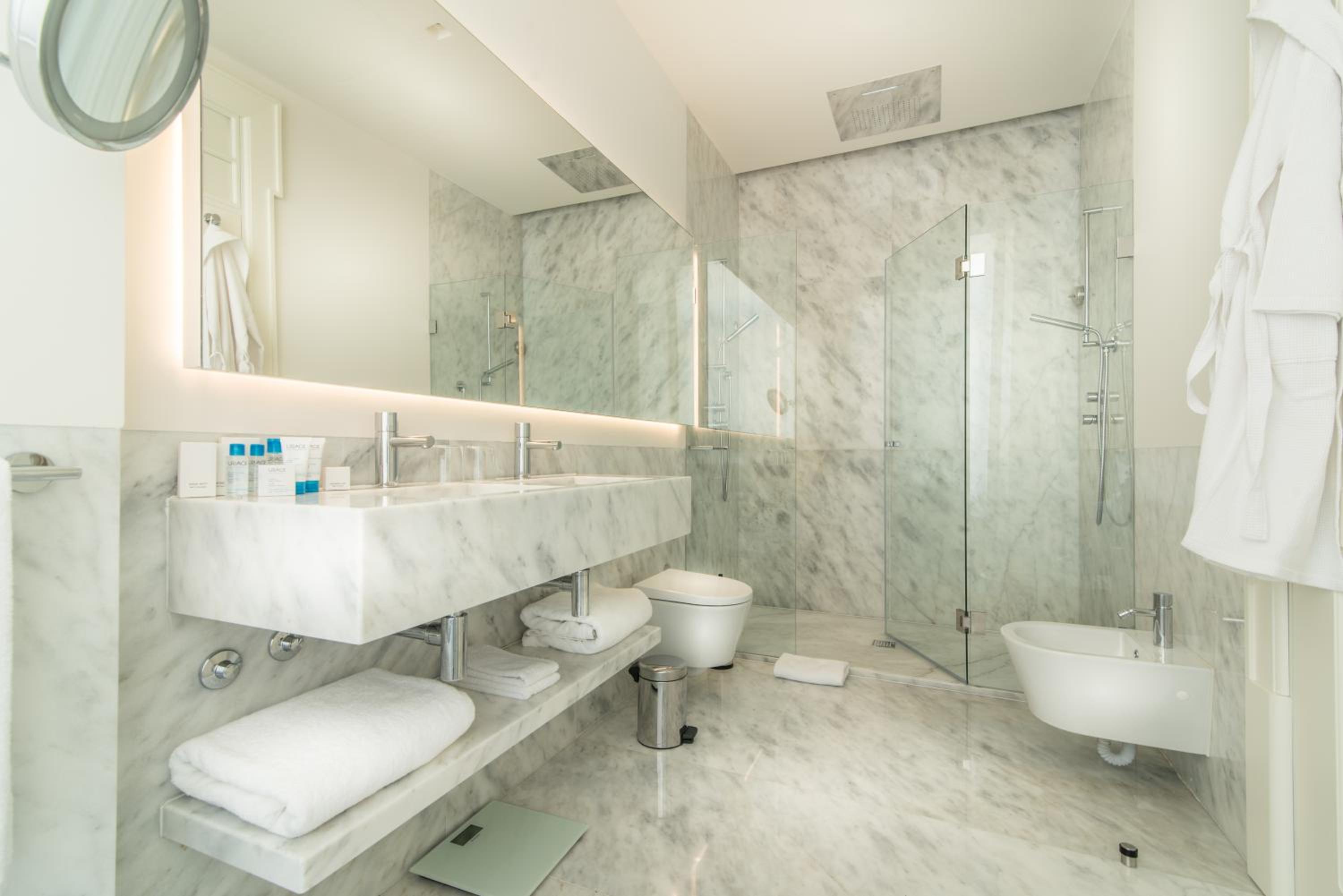 Premium Double or Twin Room with City View photo 3