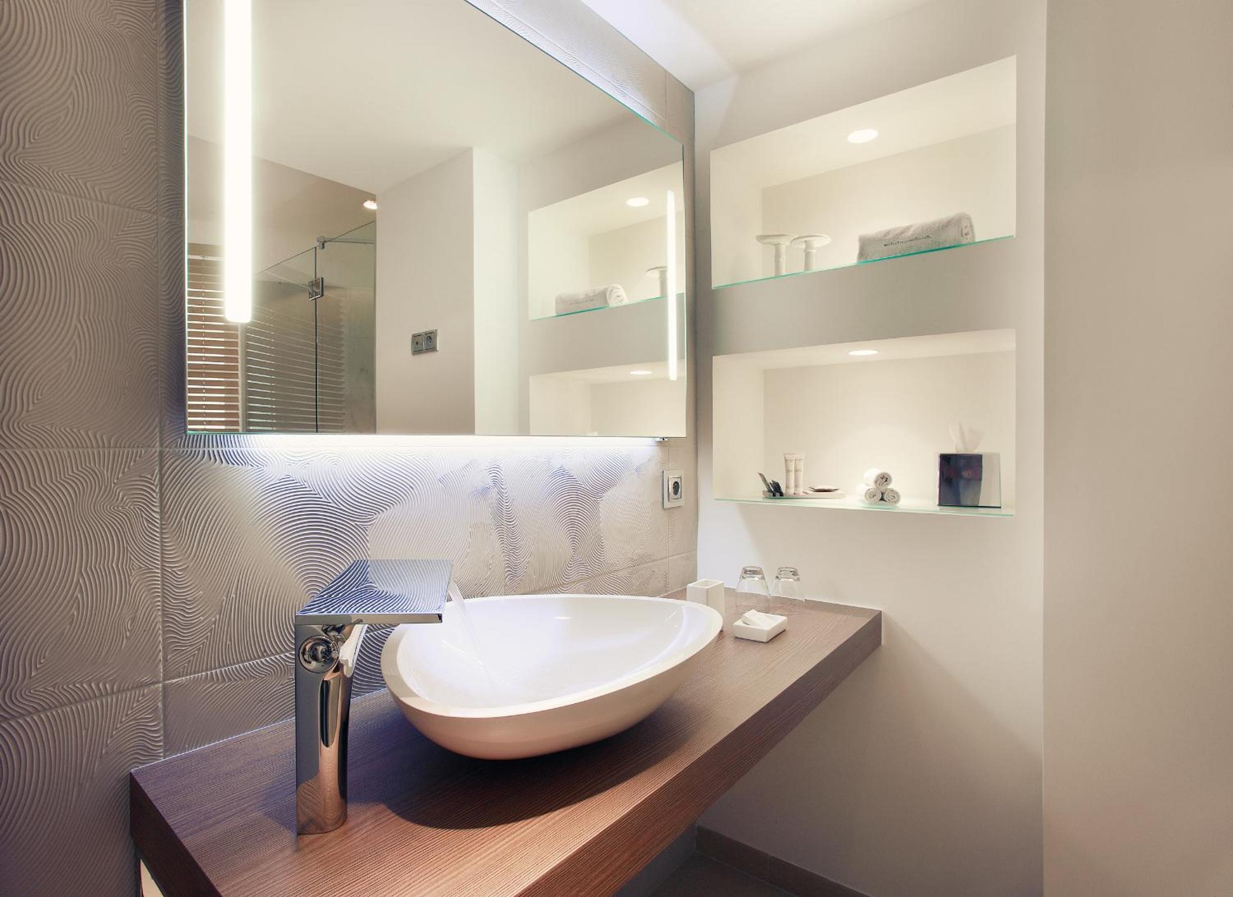 Deluxe Suite - Photo 7