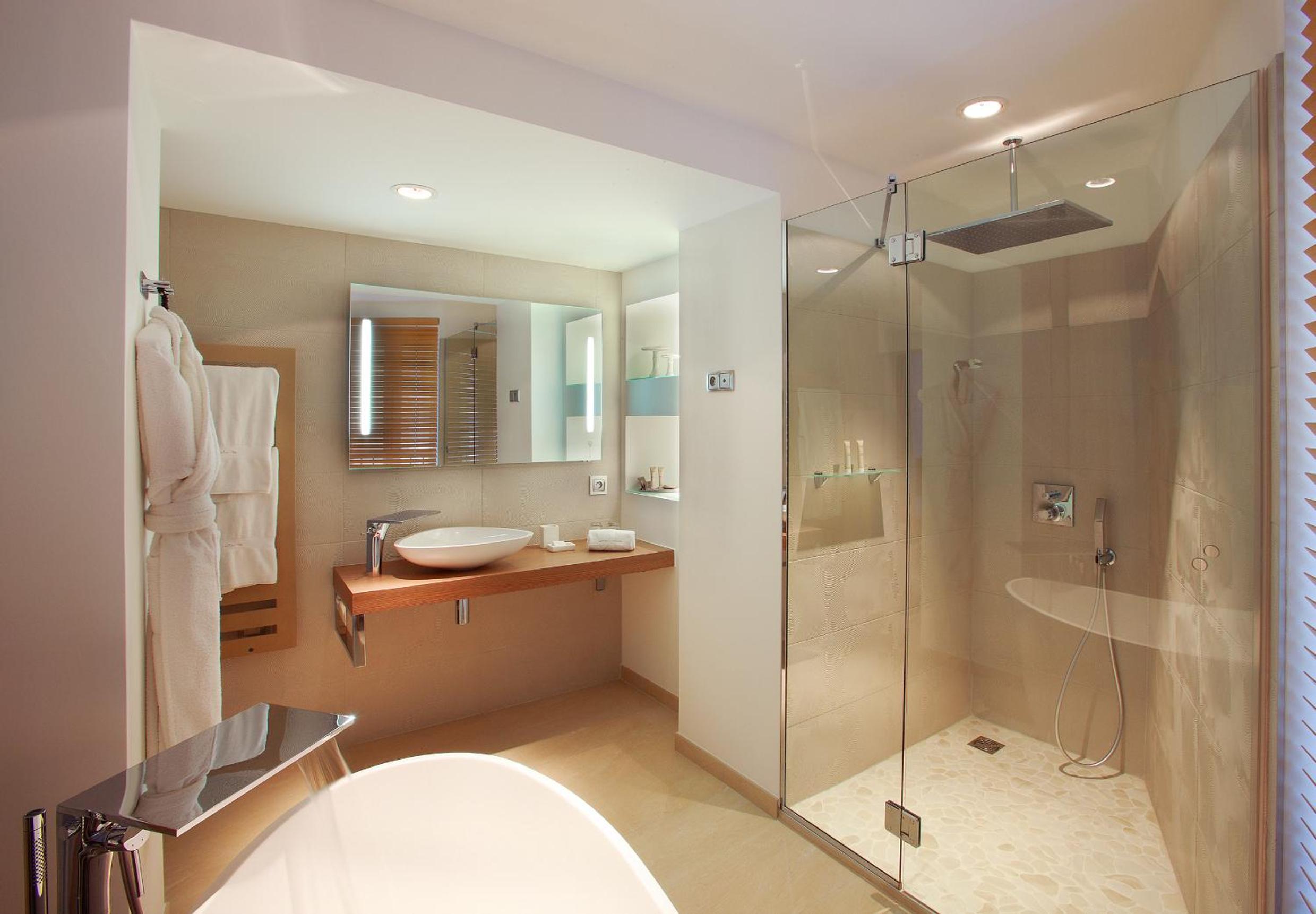 Deluxe Suite - Photo 10
