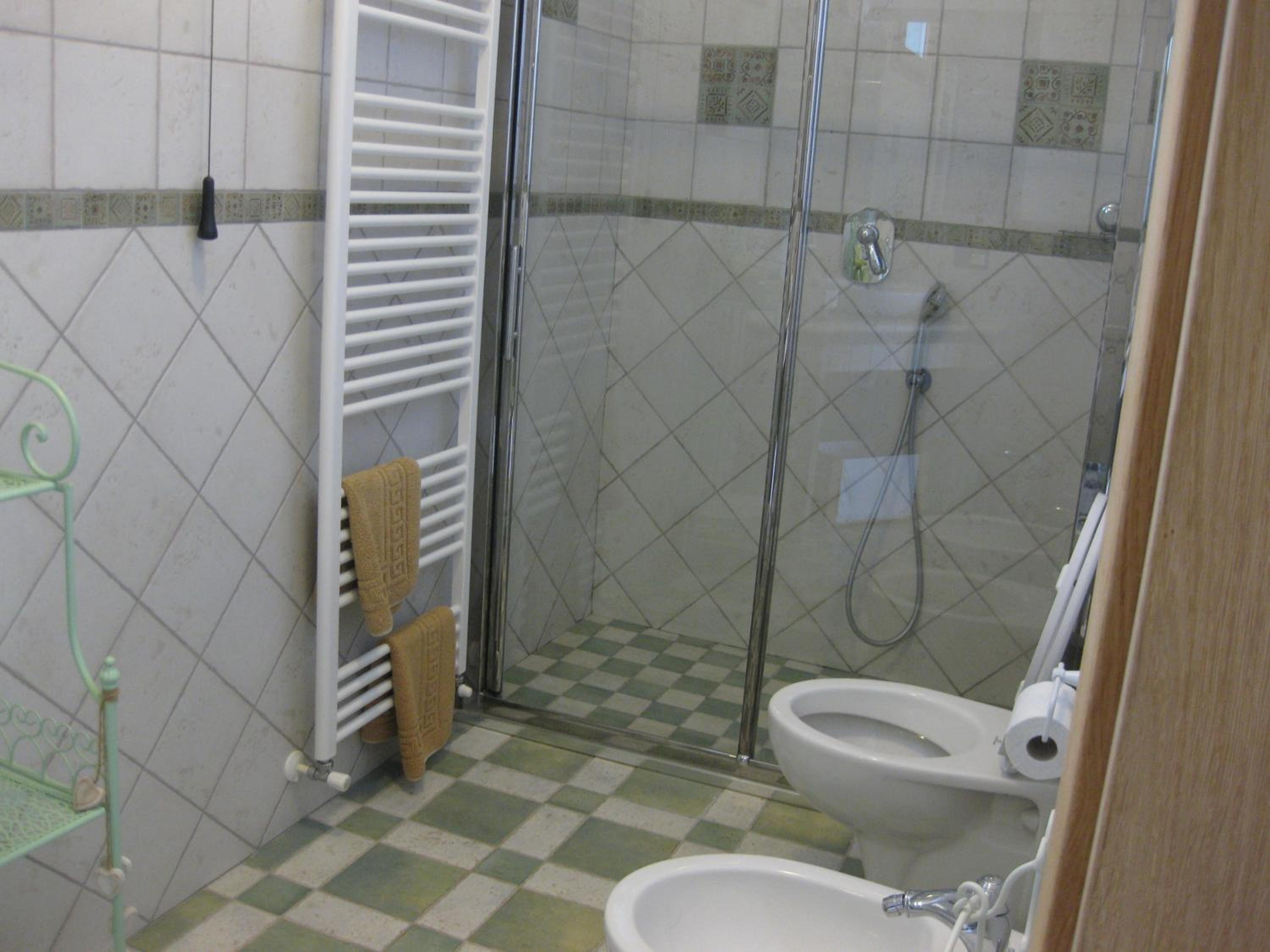 Standard Double Room - Photo 9