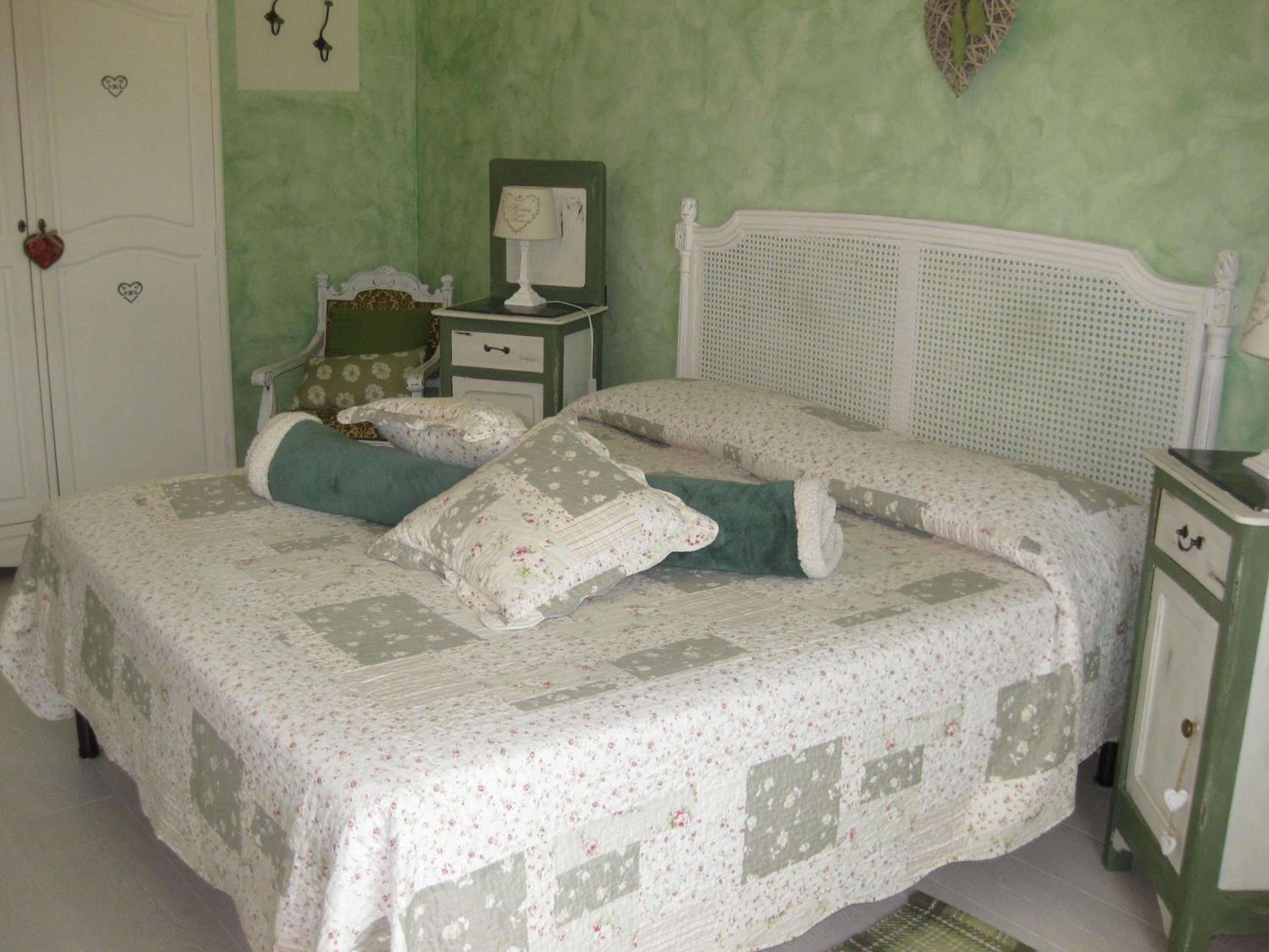 Standard Double Room - Photo 8