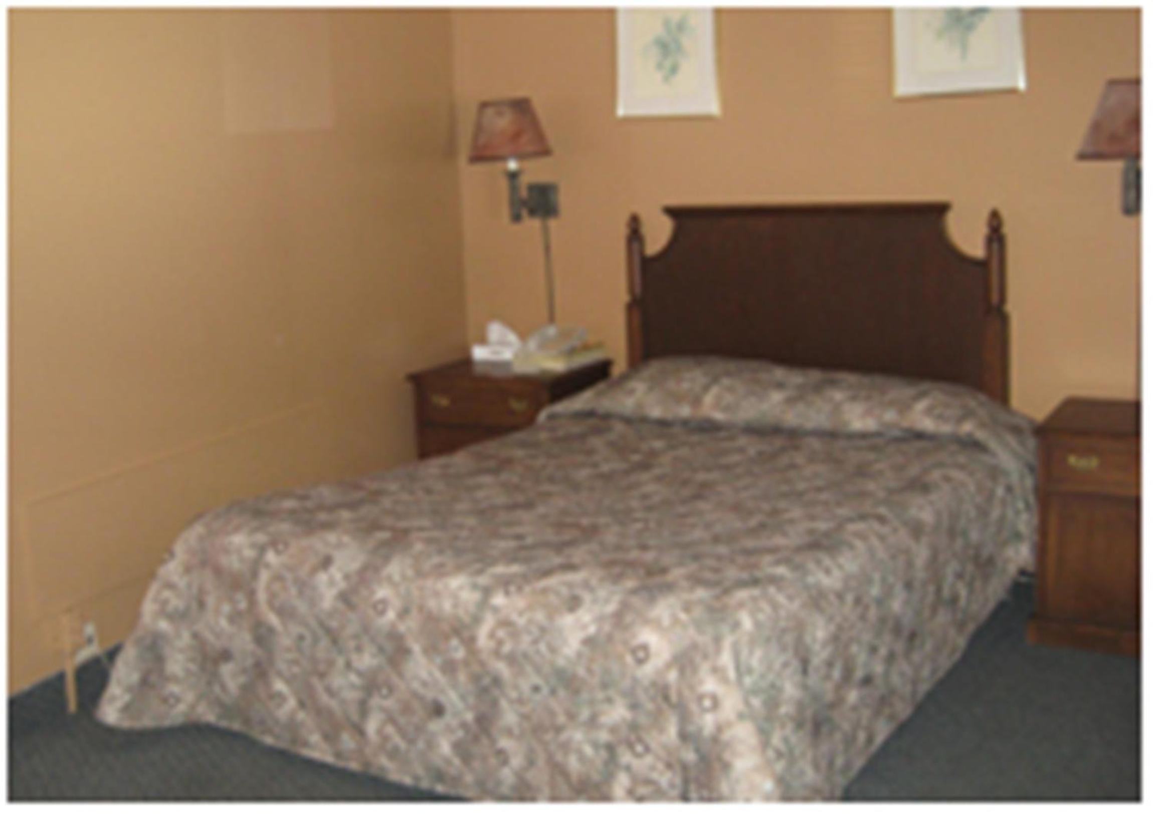 Queen Room photo 1