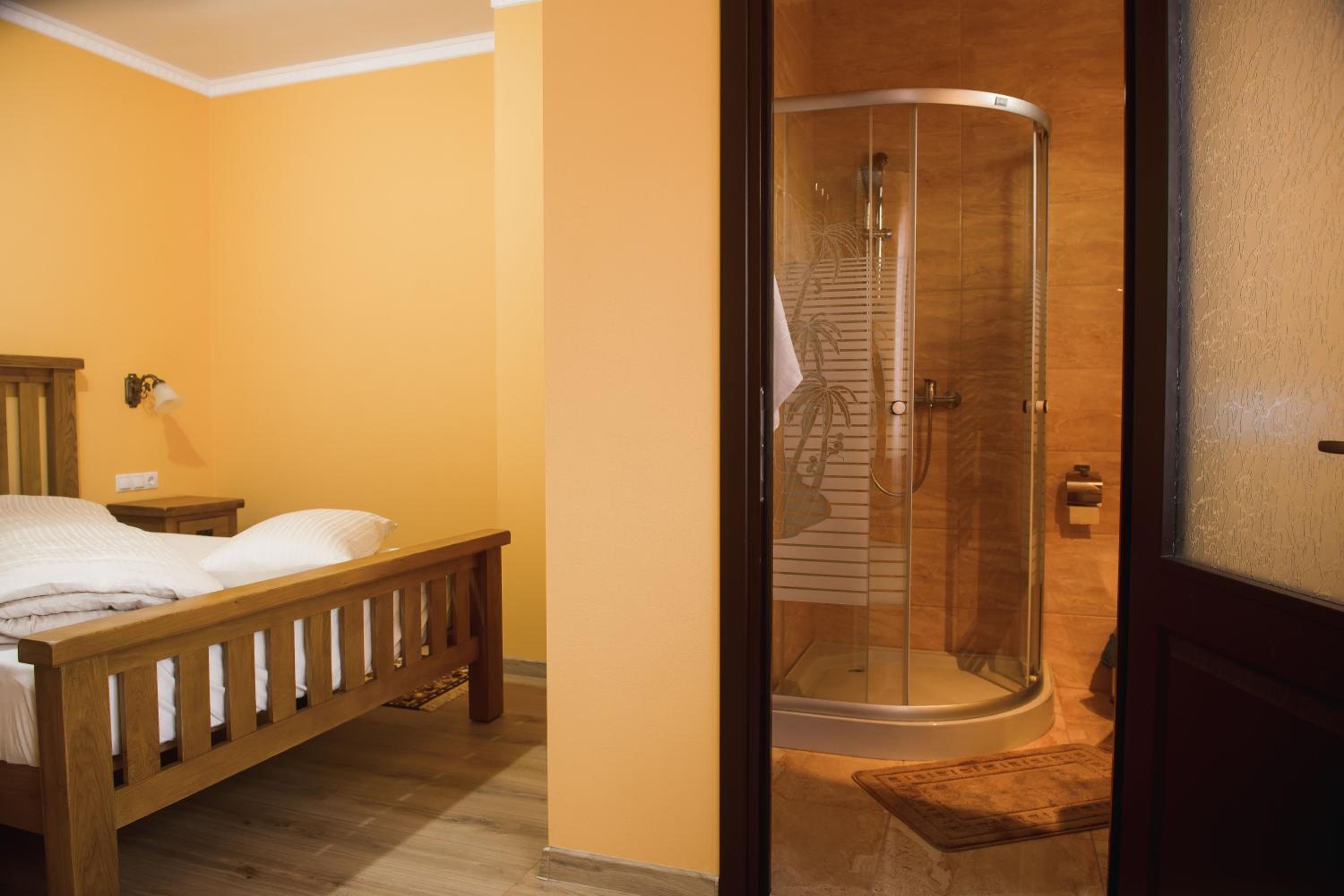 Standard King Room - Photo 4