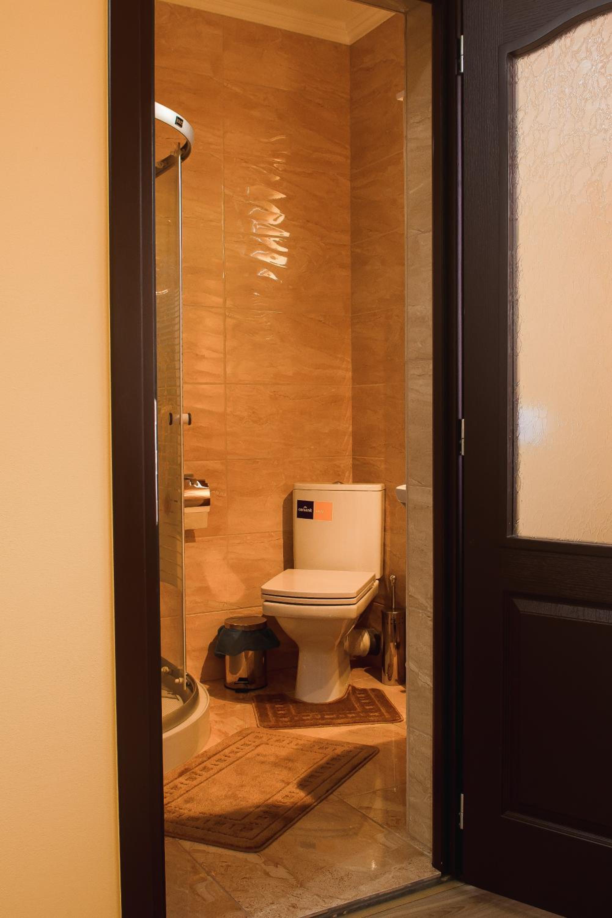 Standard King Room - Photo 5