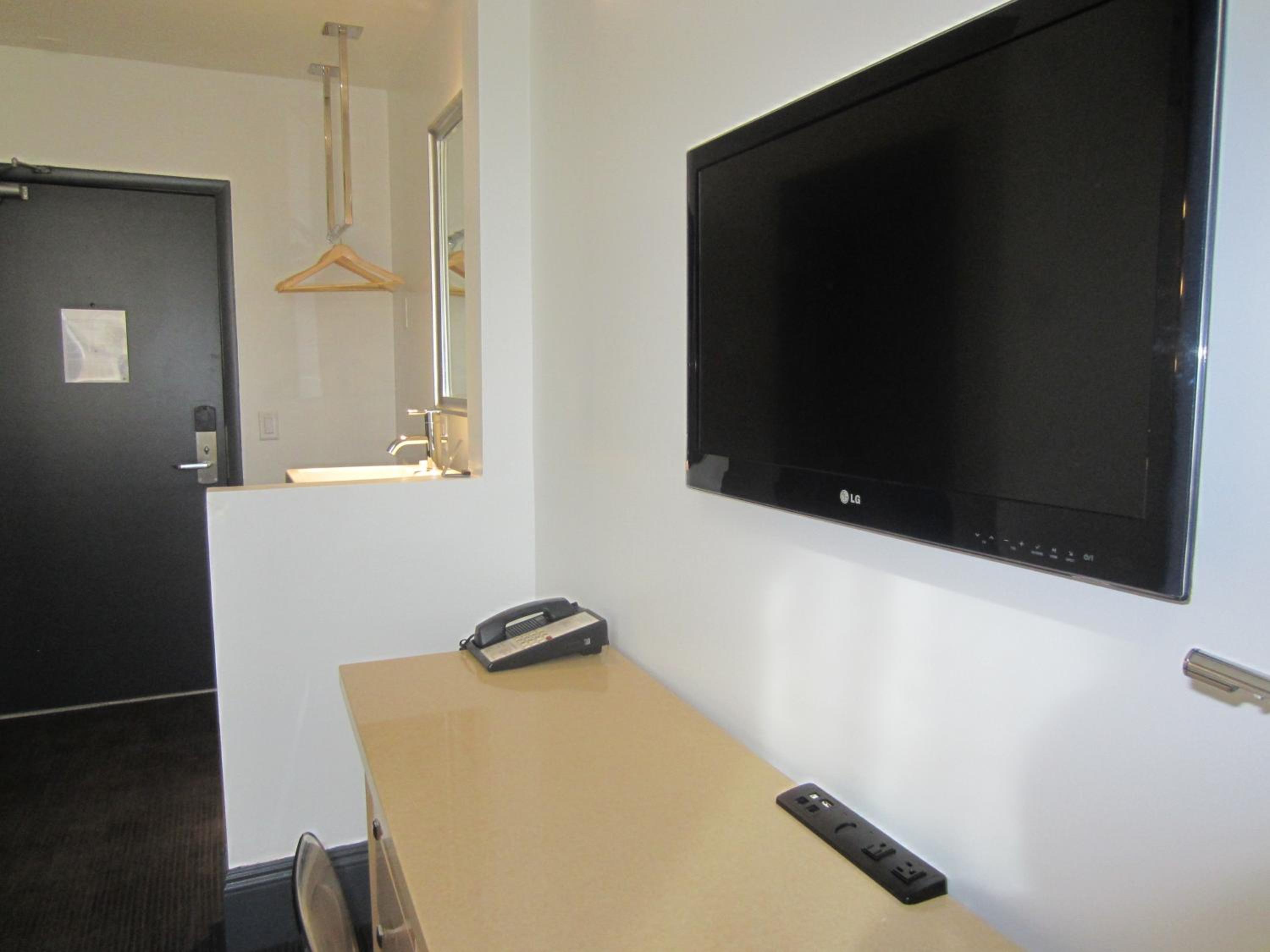 Queen Room - Disability Access photo 3