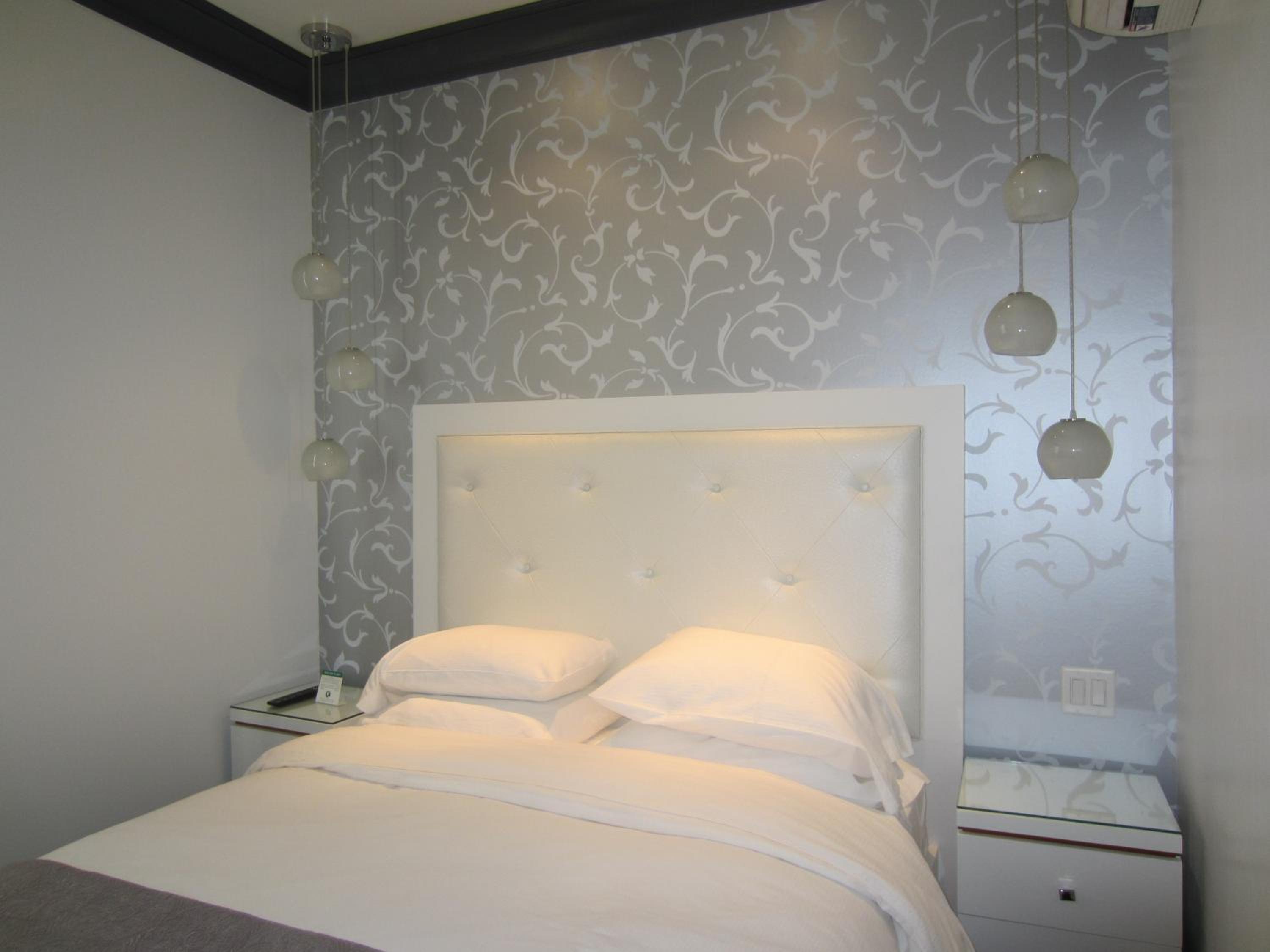 Queen Room - Disability Access photo 1