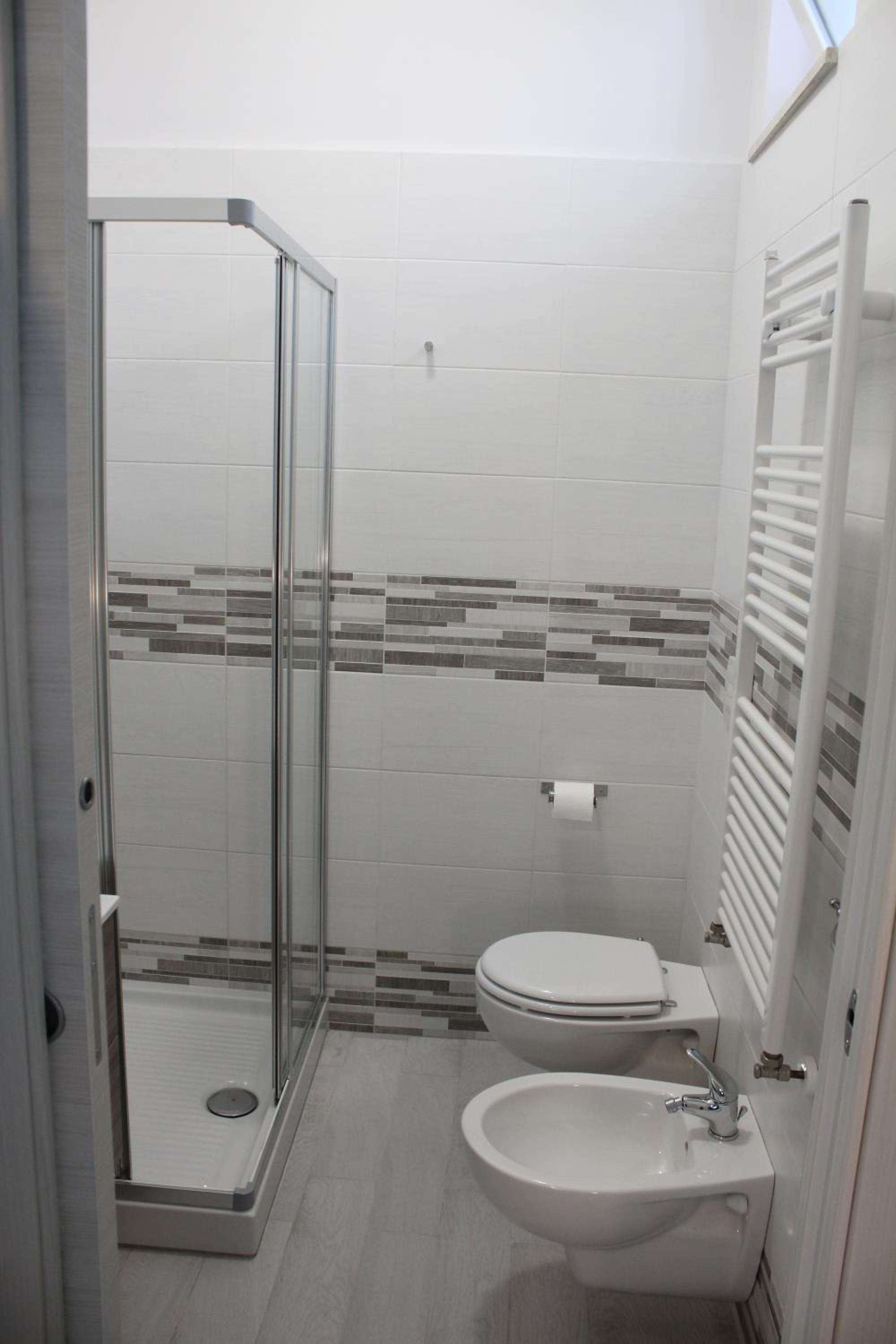 Two-Bedroom House - Photo 4