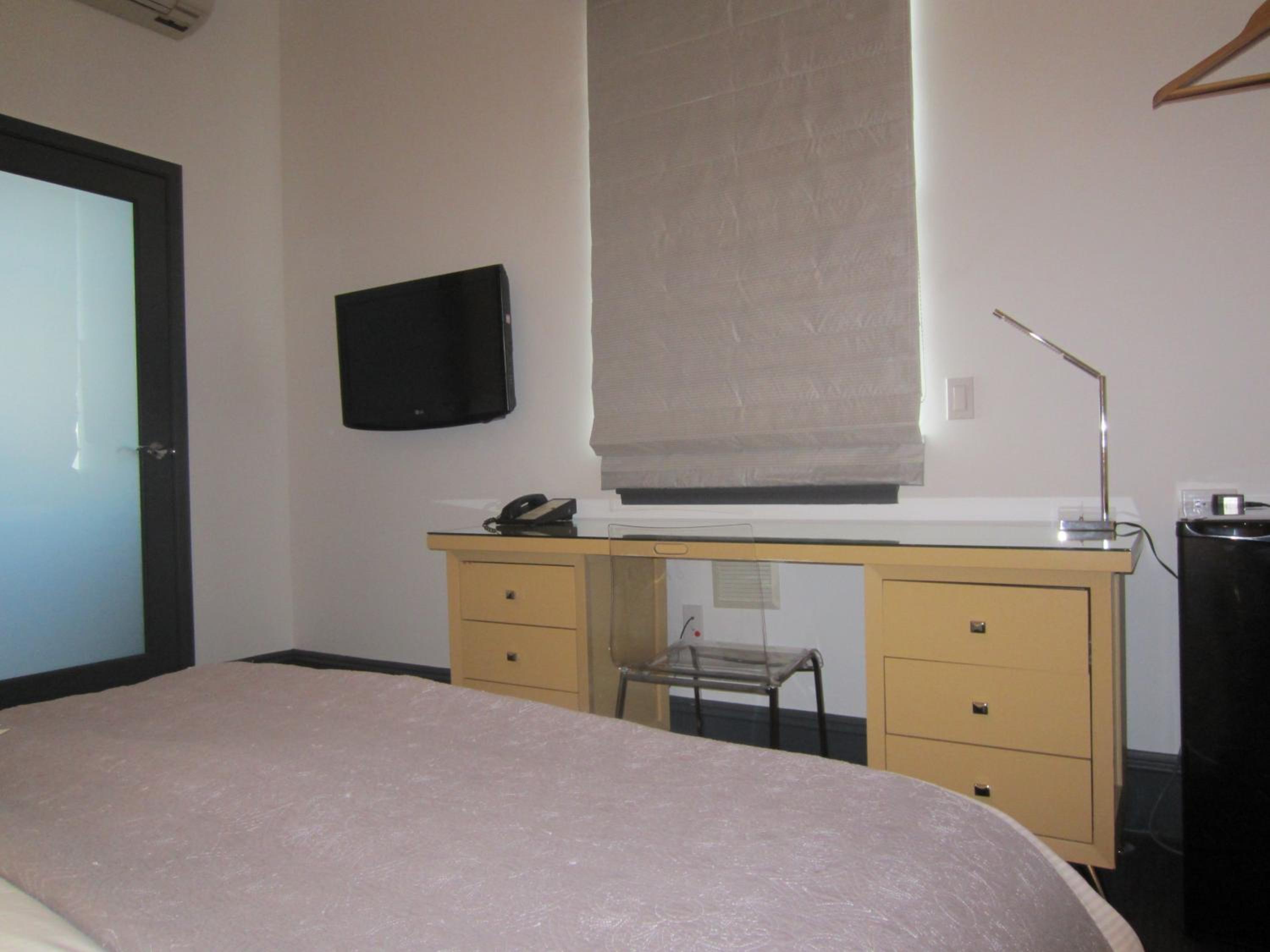Standard Queen Room photo 2