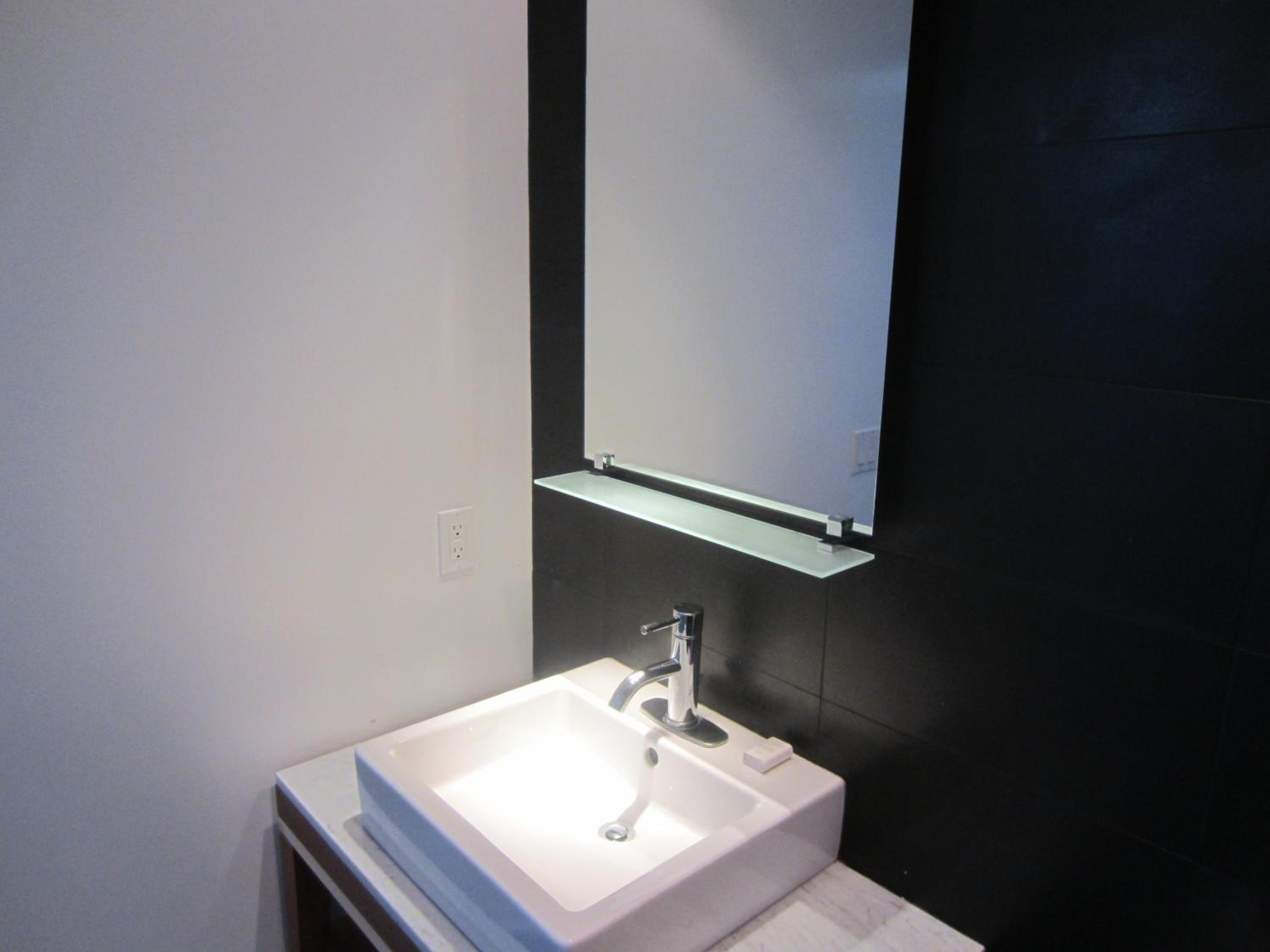 Queen Room with Two Queen Beds - Disability Access photo 3