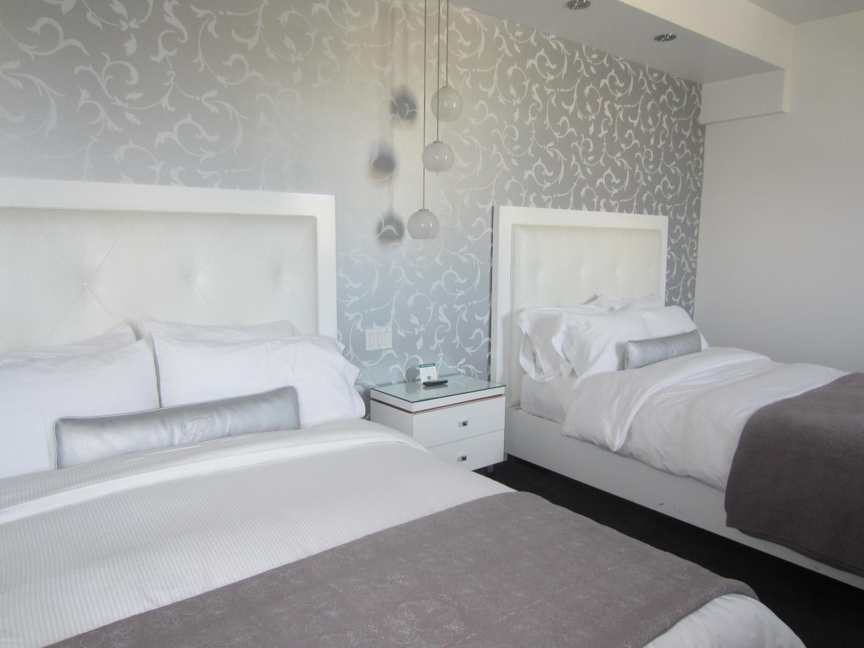 Queen Room with Two Queen Beds - Disability Access photo 2