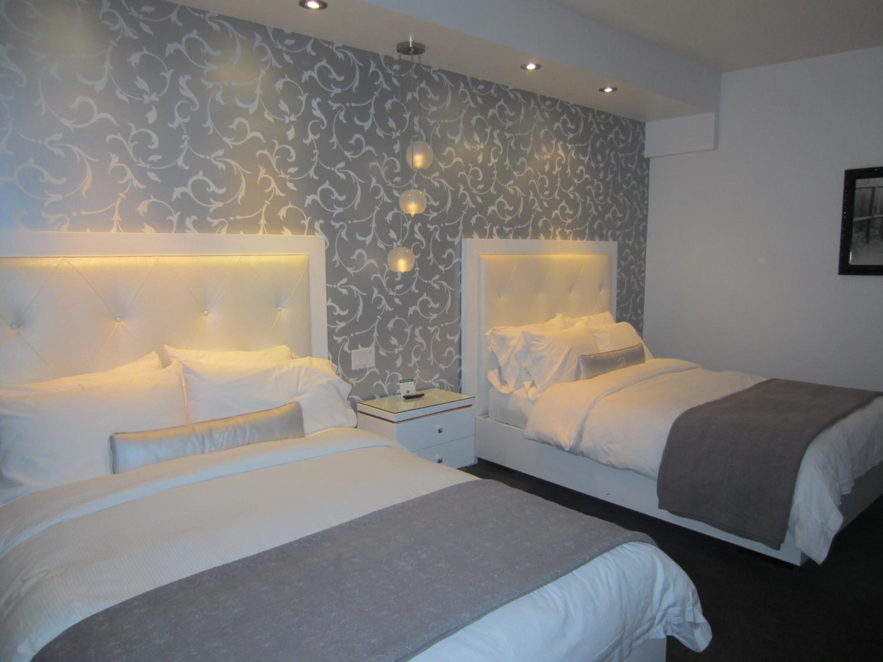 Queen Room with Two Queen Beds photo 1