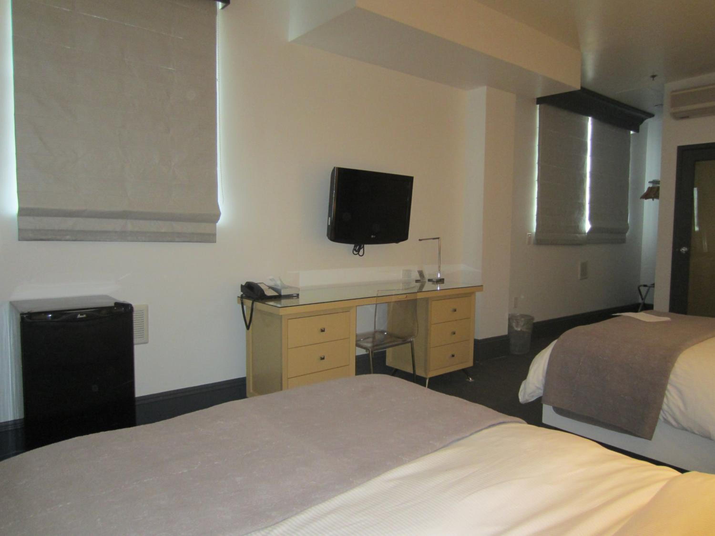 Queen Room with Two Queen Beds - Disability Access photo 1