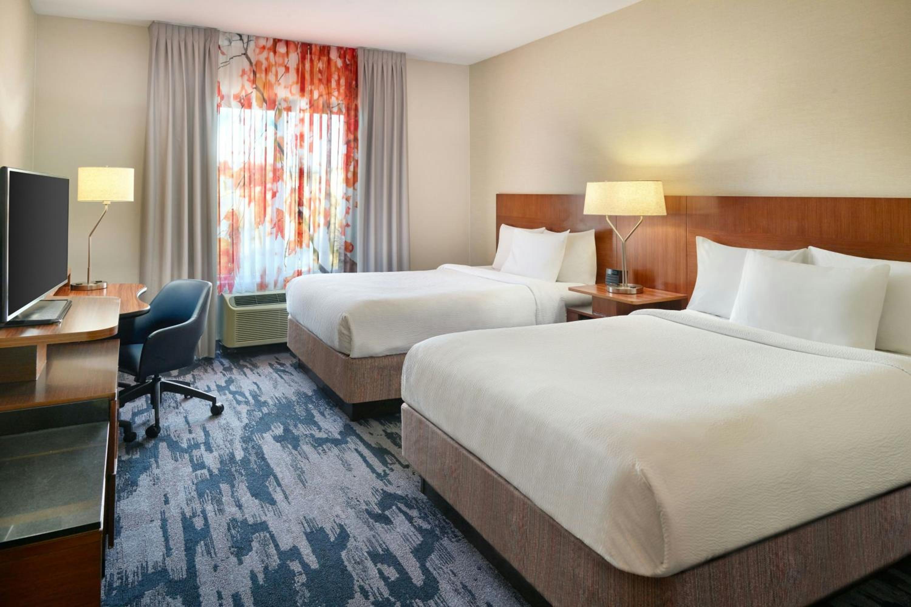 Queen Room with Two Queen Beds - Hearing Accessible