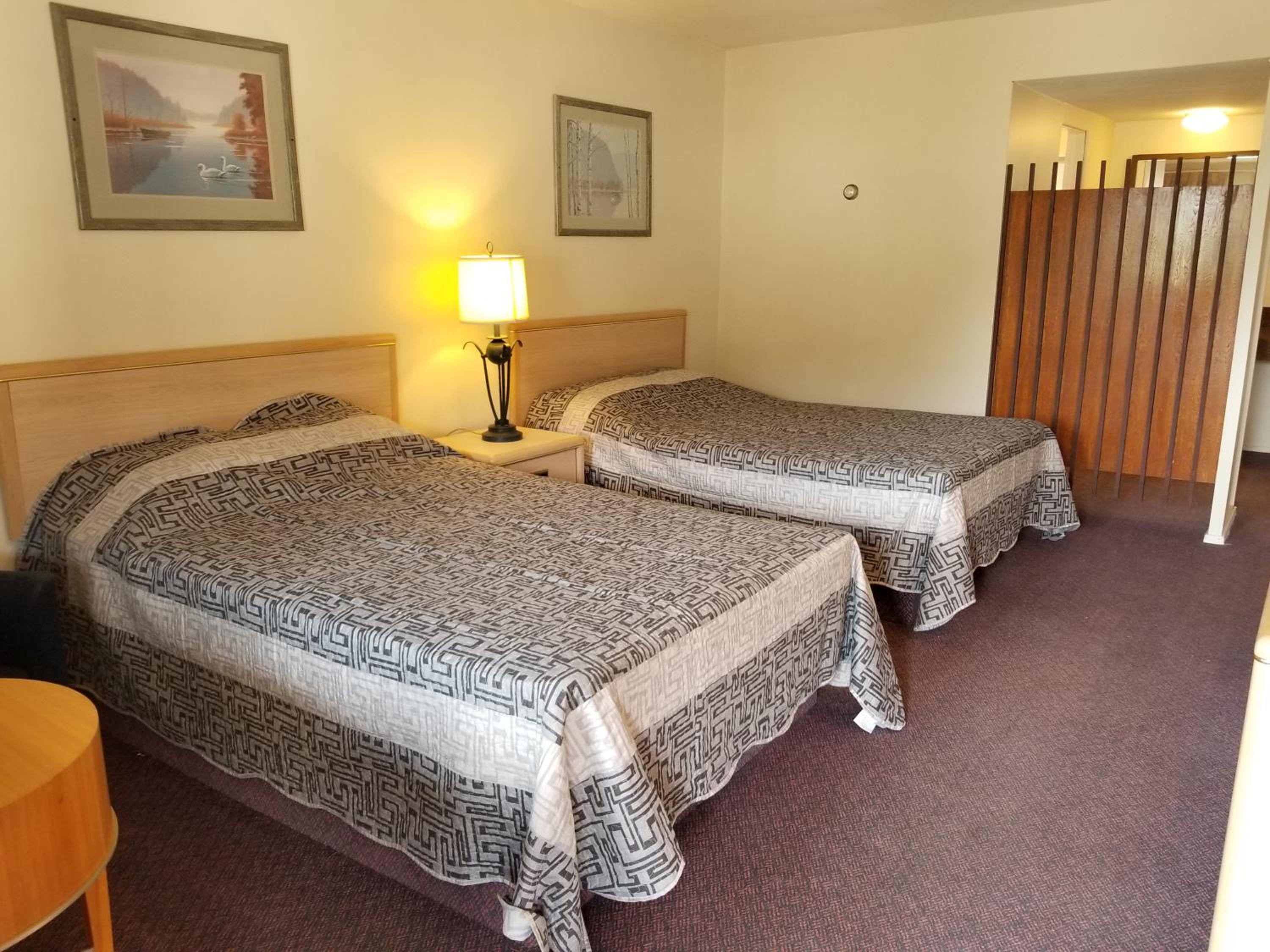 Deluxe Double Room (2 Adults + 1 Child) photo 1