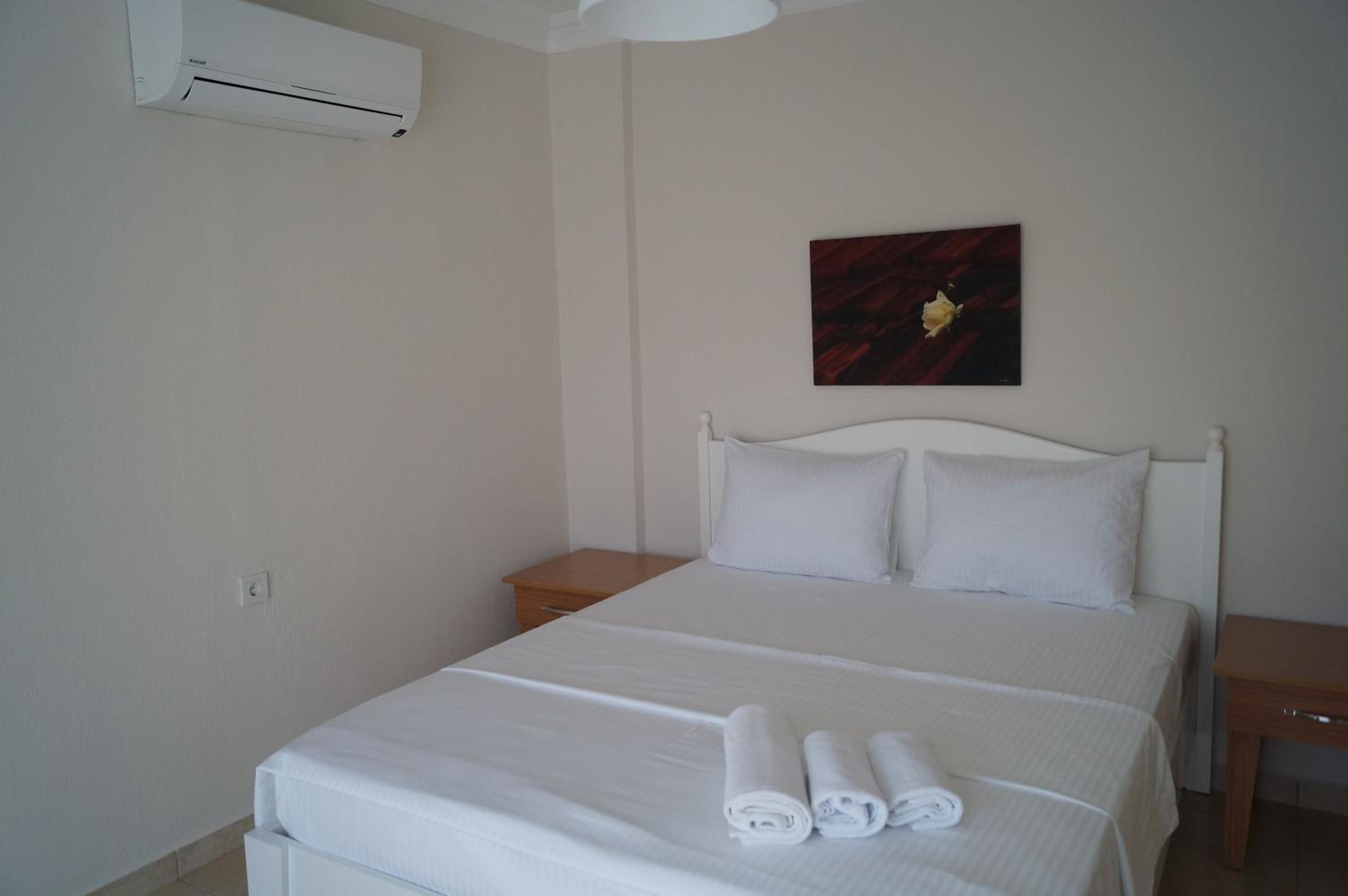 Queen Room with Balcony photo 3