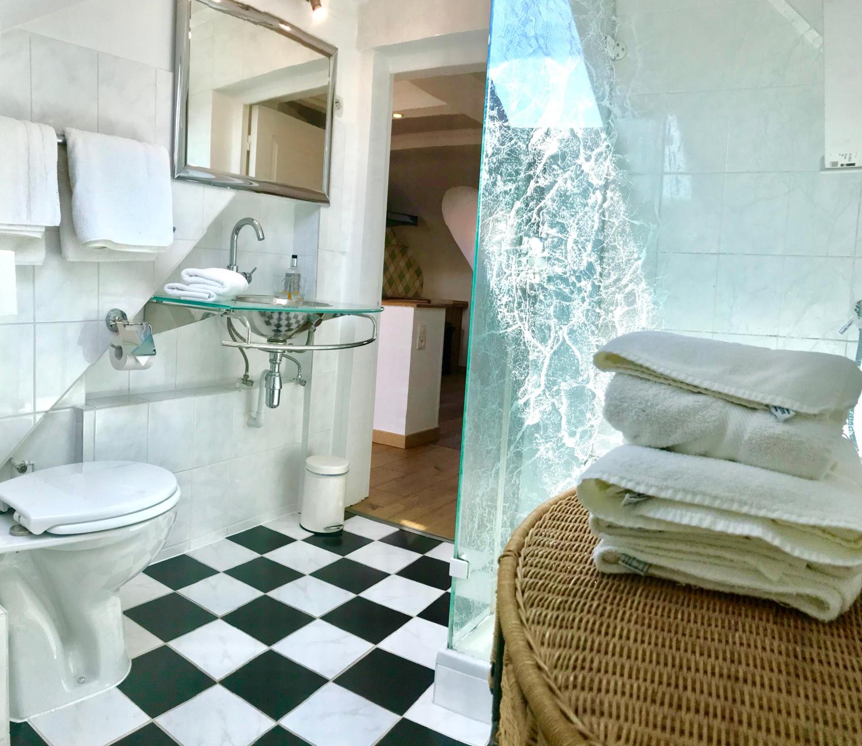 Two-Bedroom Apartment - Photo 4