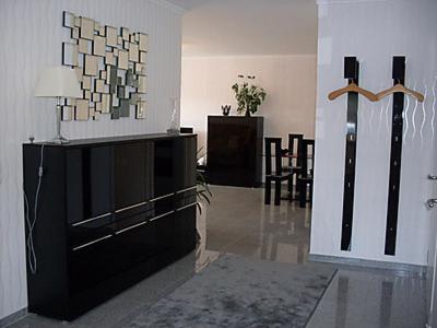 Two-Bedroom House - Photo 4