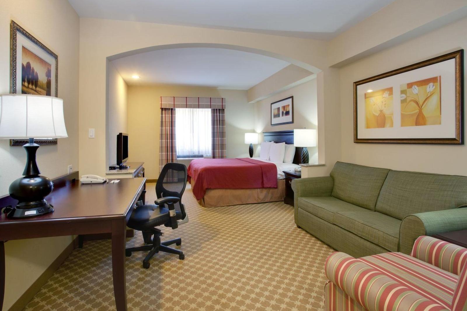 Extended Stay King Suite - Non-Smoking photo 3