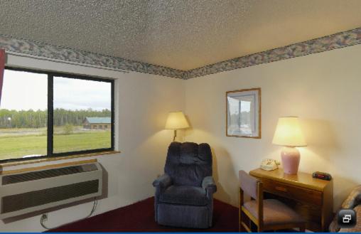King Room - Non-Smoking - Photo 5