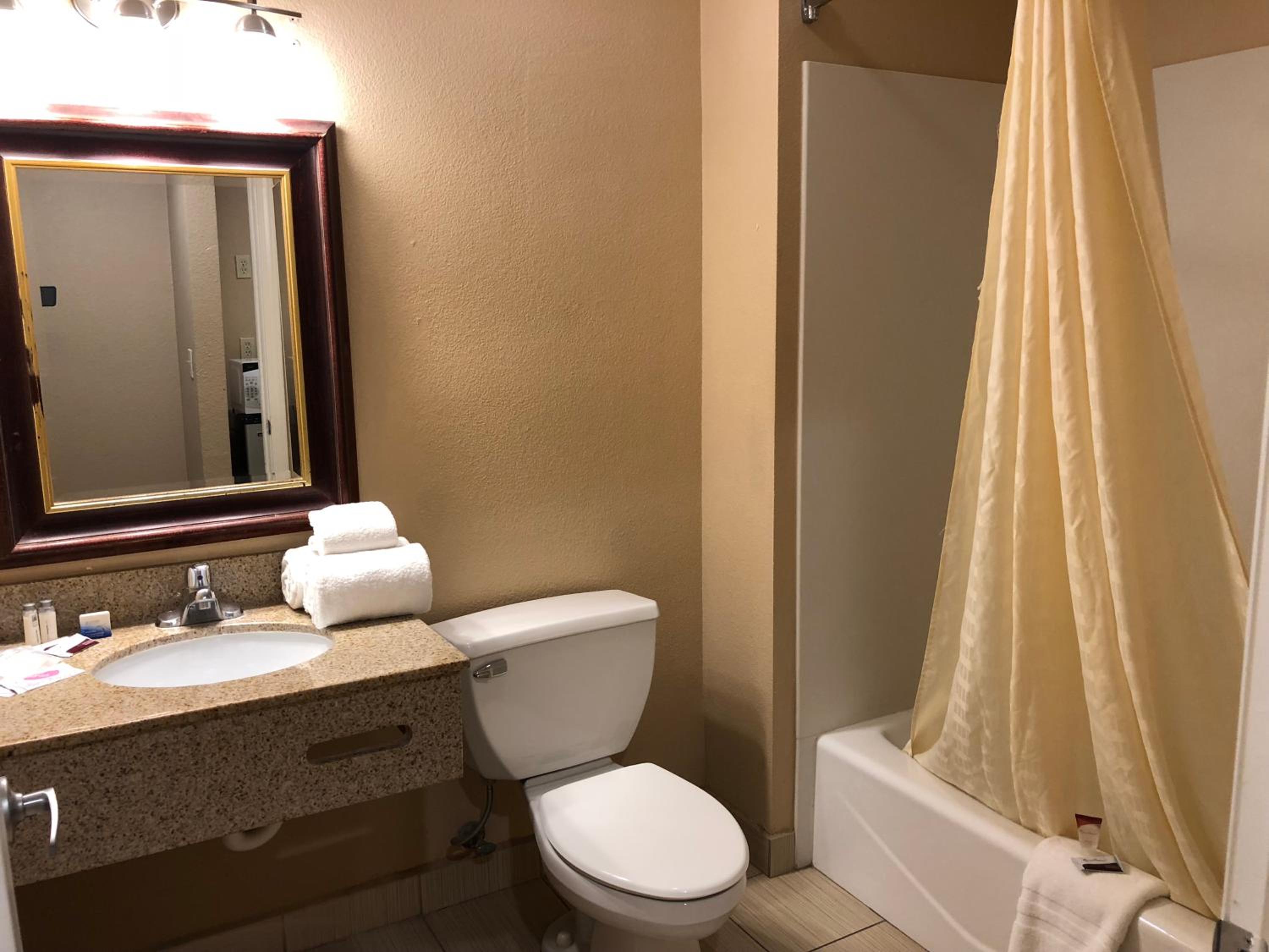 Standard King Room - Photo 4
