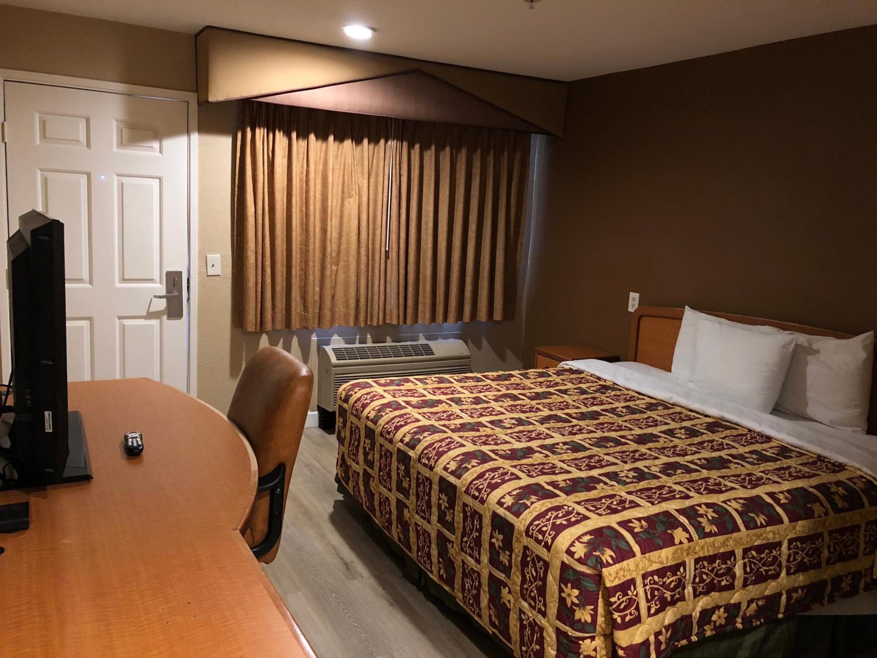 Standard King Room - Photo 3