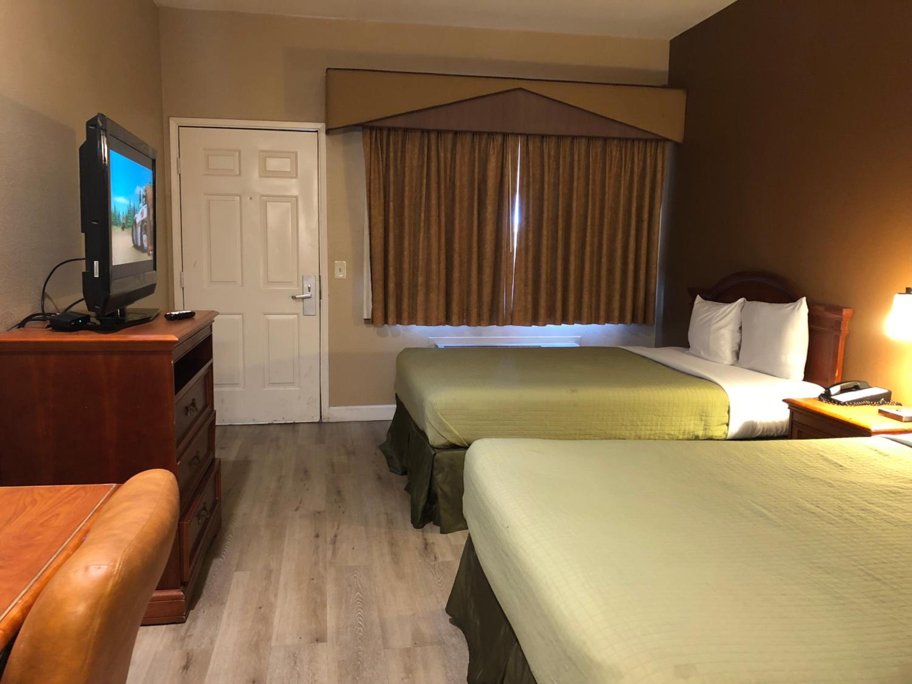 Standard Queen Room - Photo 5