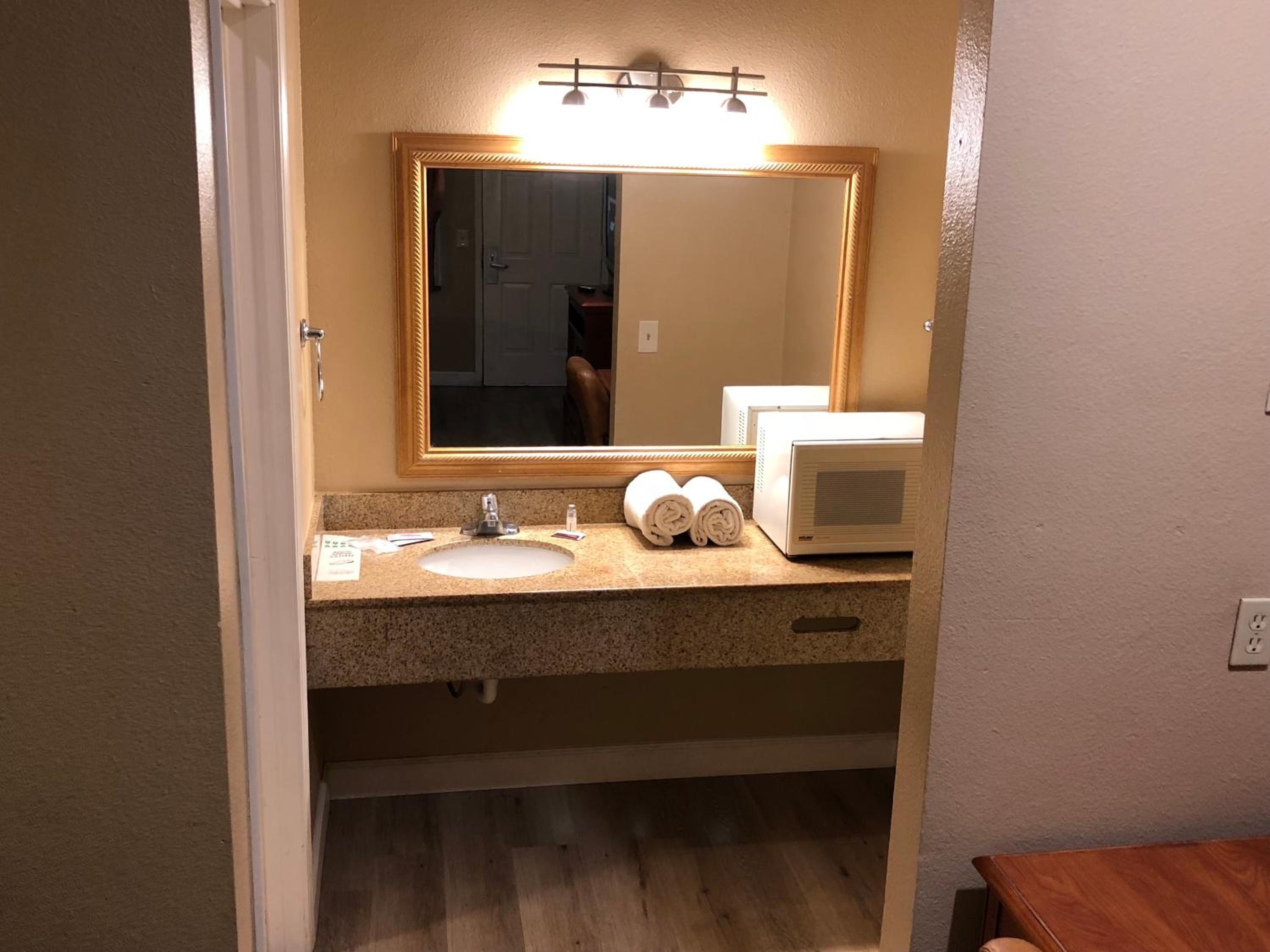 Standard Queen Room - Photo 3