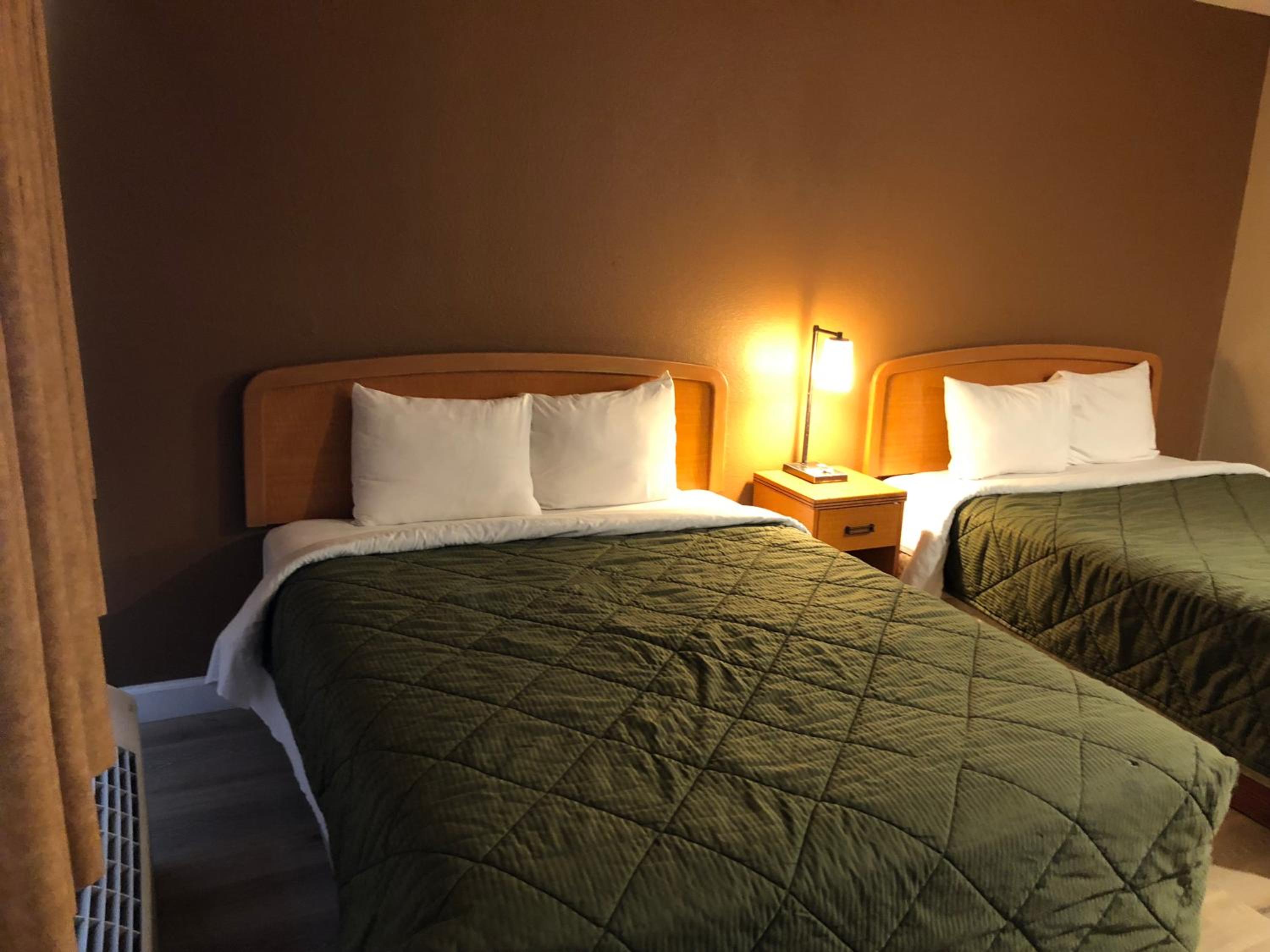 Standard Queen Room - Photo 6
