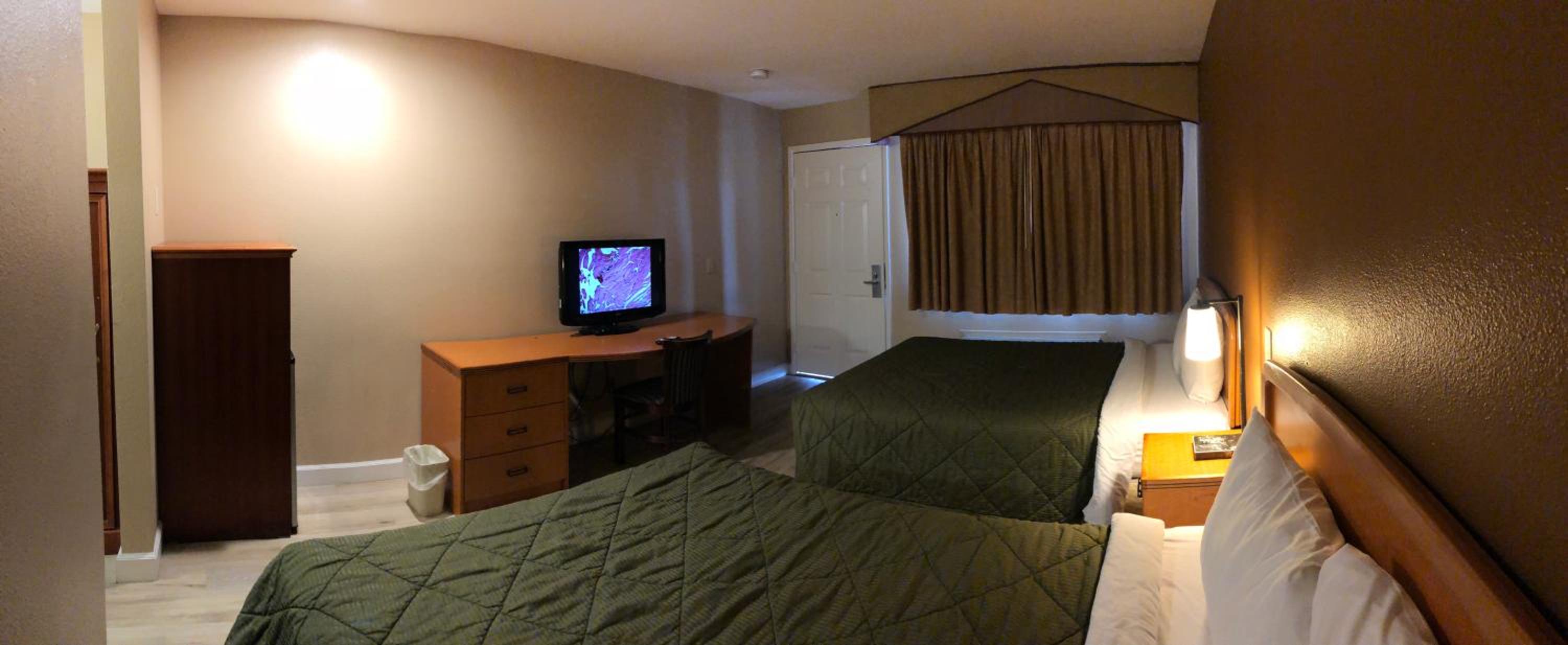 Standard Queen Room - Photo 10
