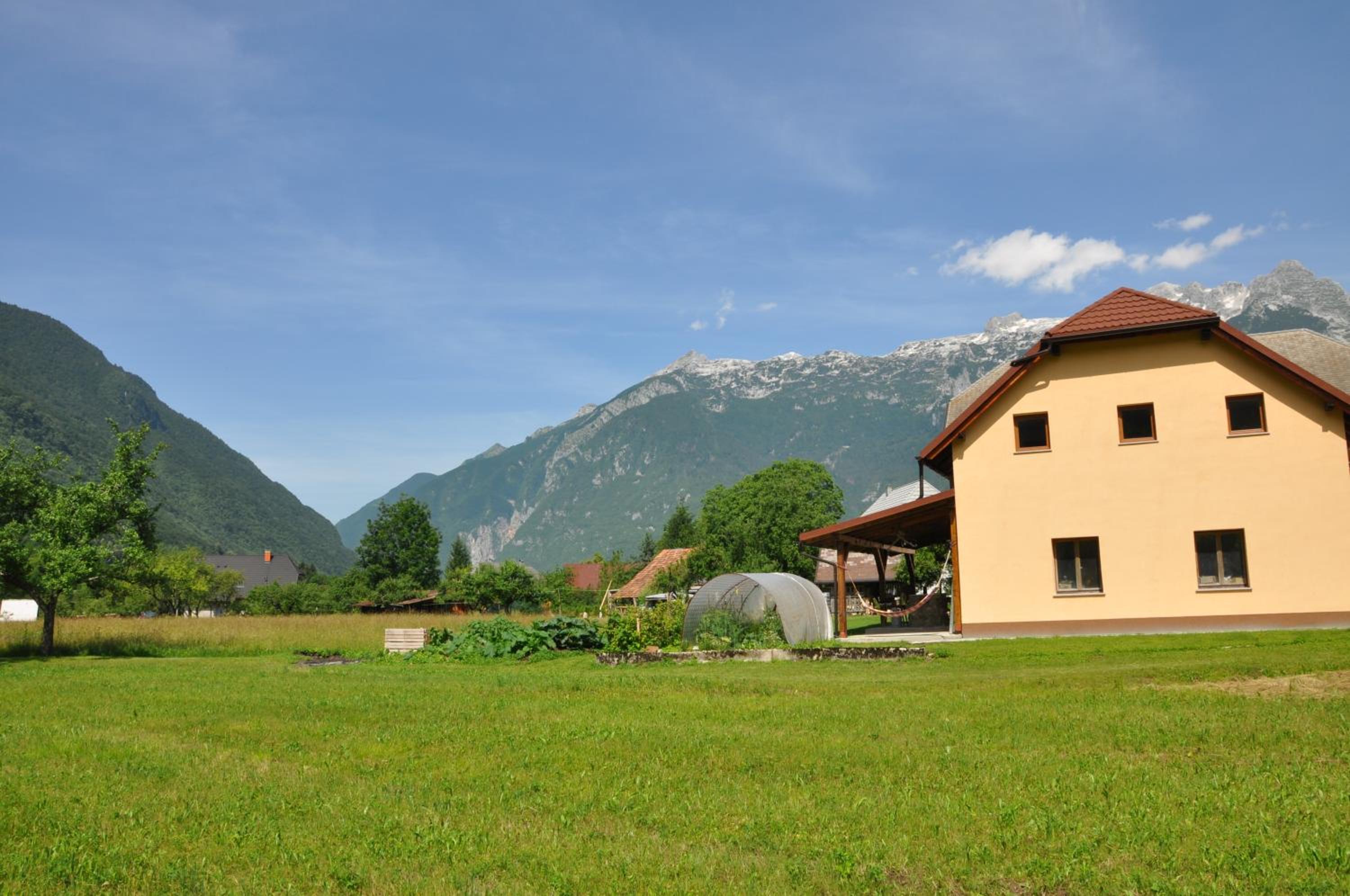 Apartment with Mountain View - Photo 10