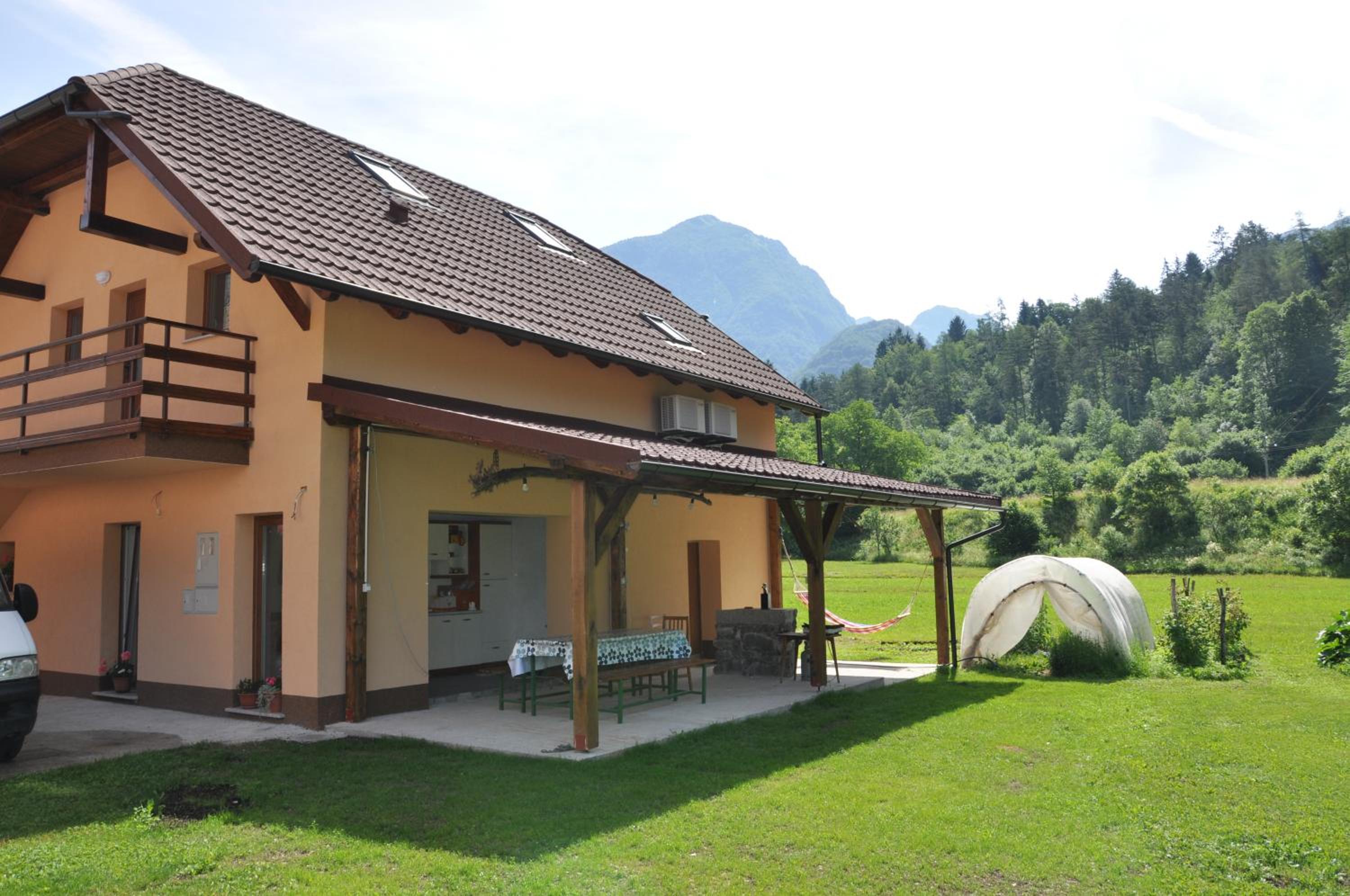 Apartment with Mountain View - Photo 11