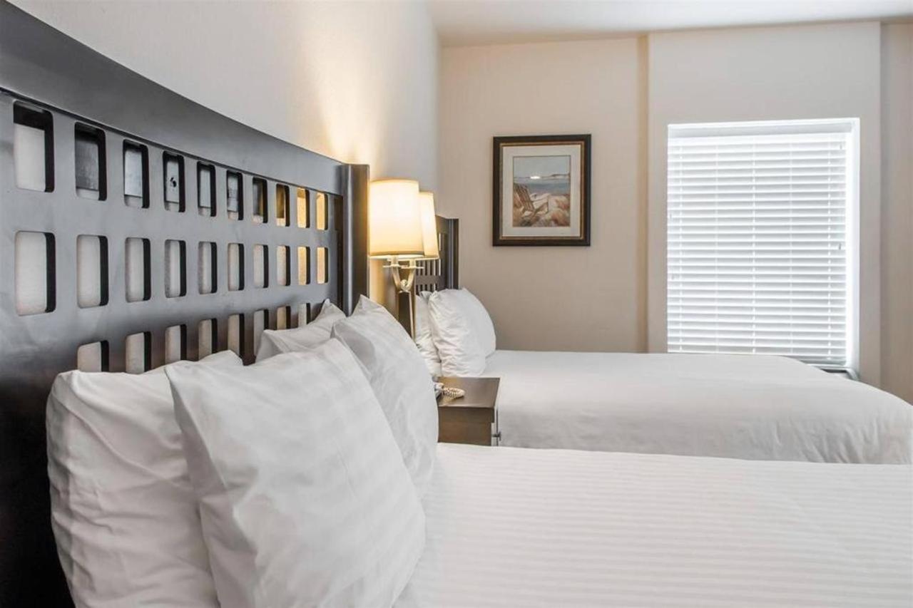 Queen Room with Two Queen Beds - Photo 1