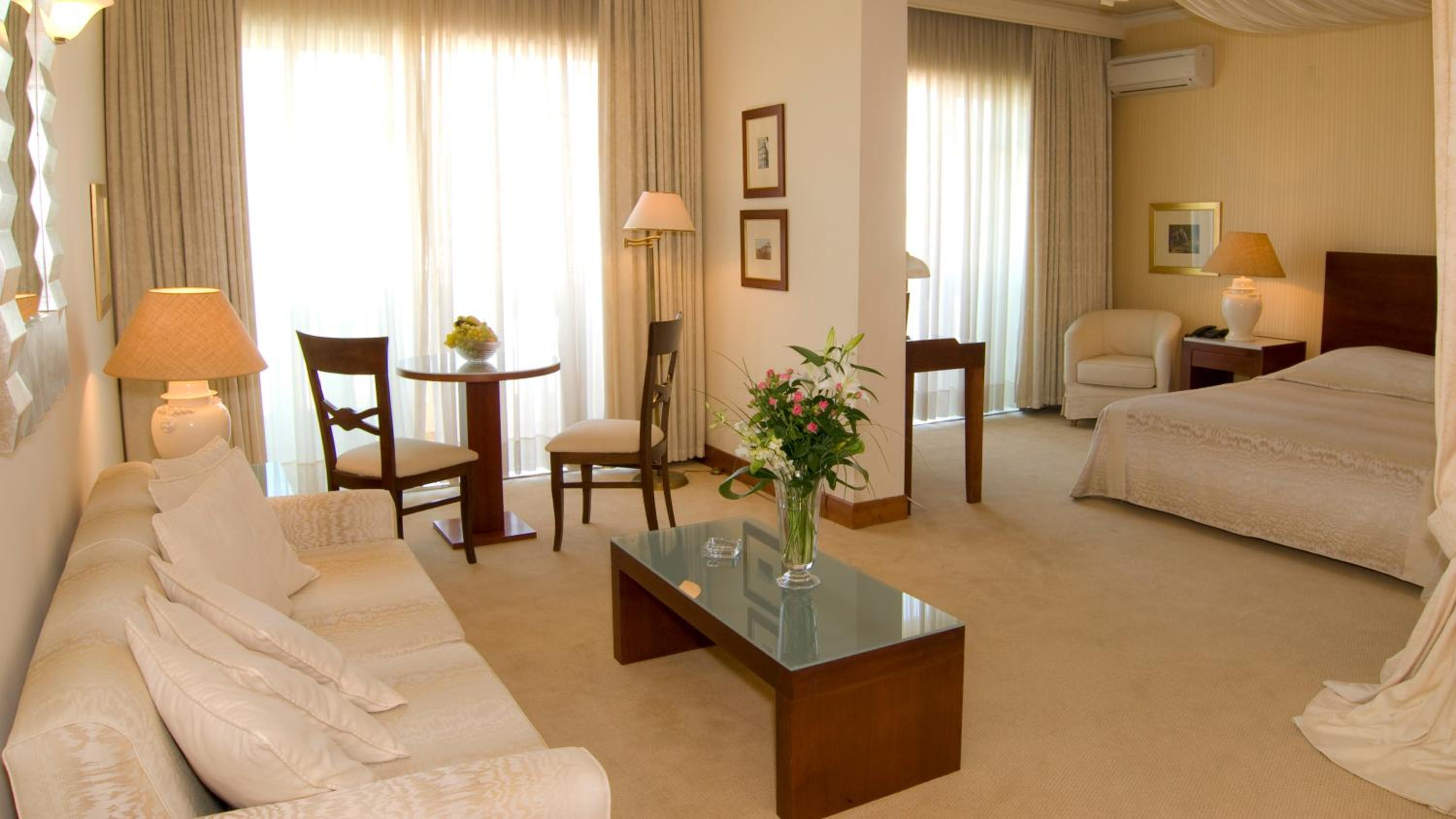 Honeymoon Suite photo 2