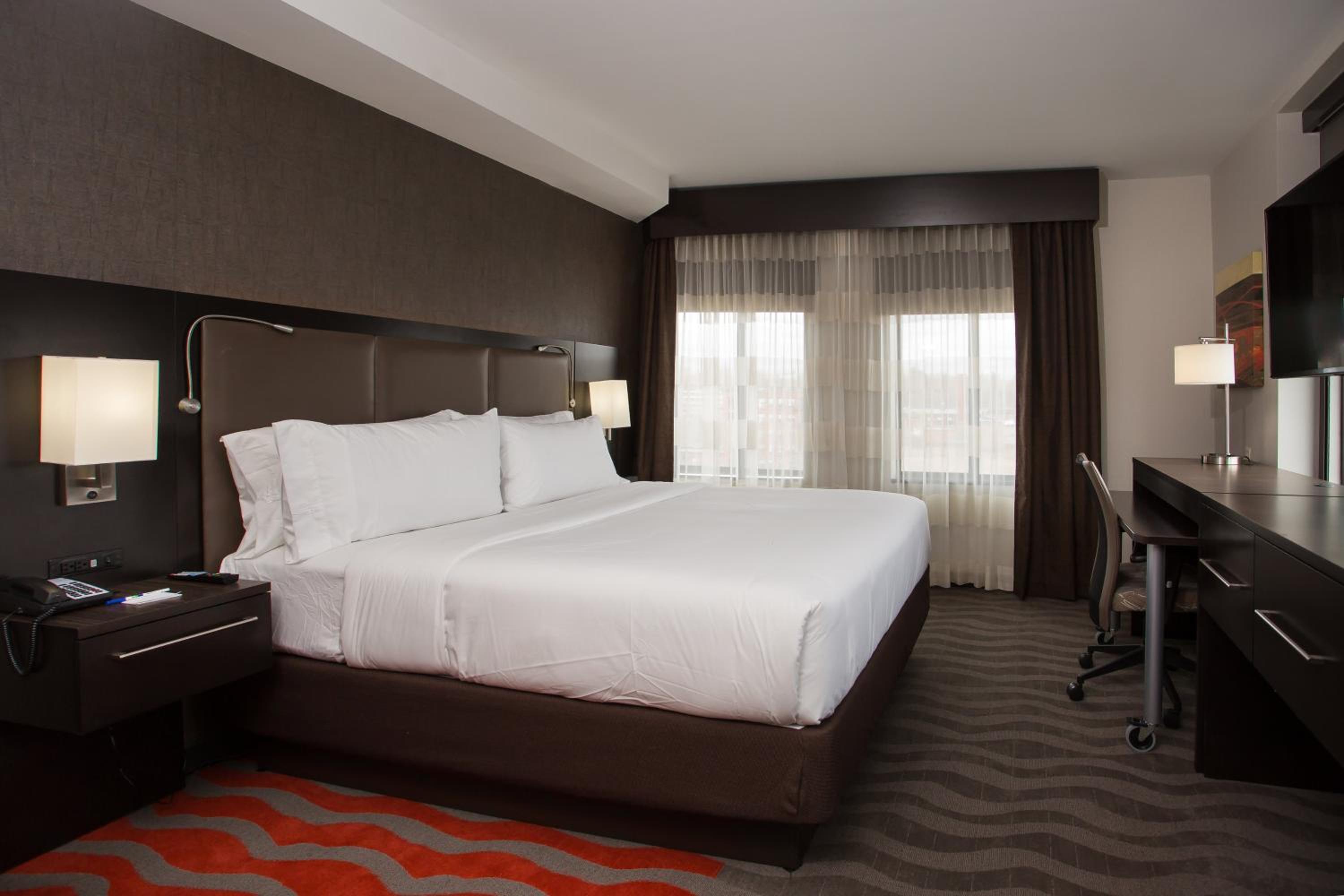 King Room - Hearing Accessible - Non-Smoking