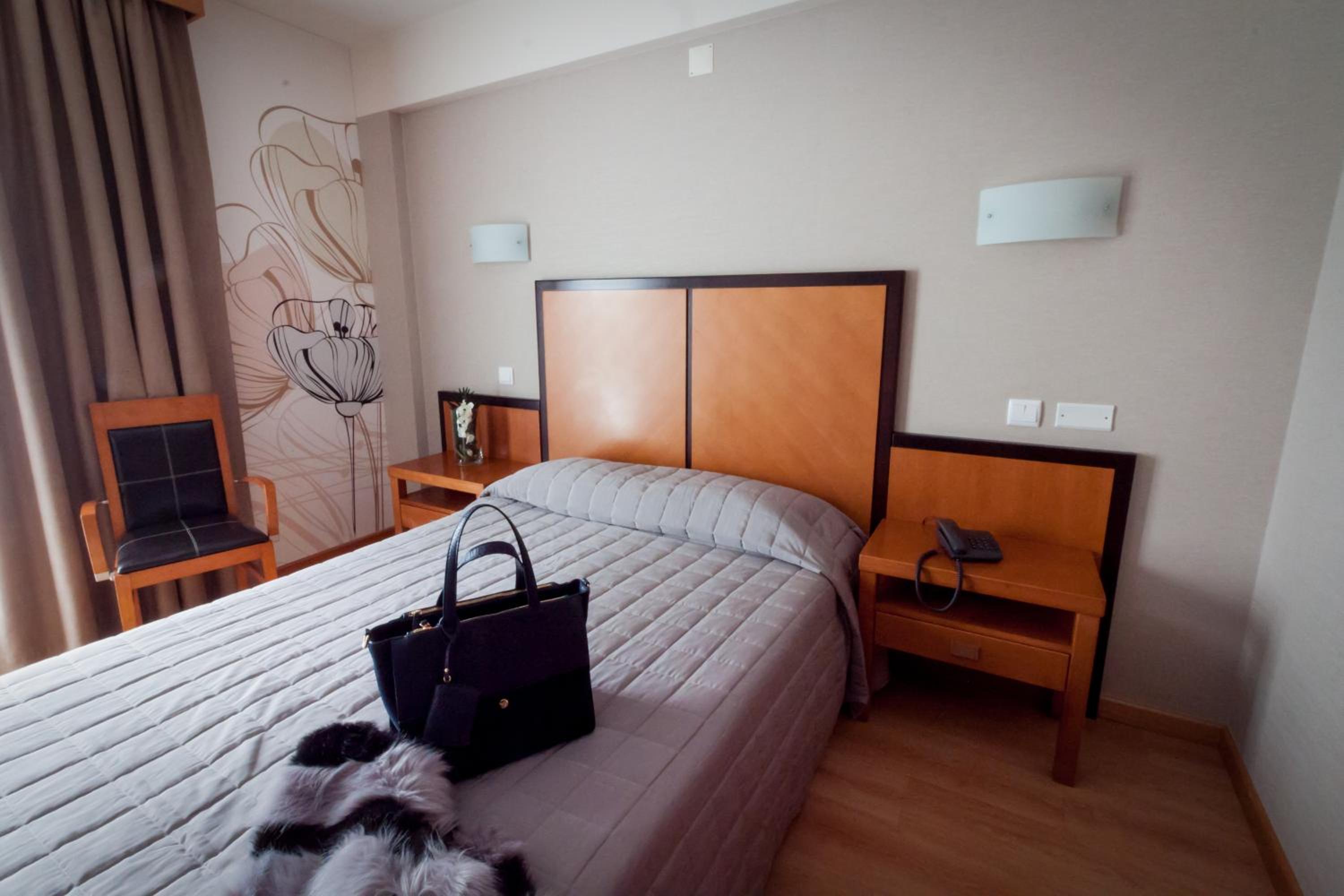 Double or Twin Room - Photo 4